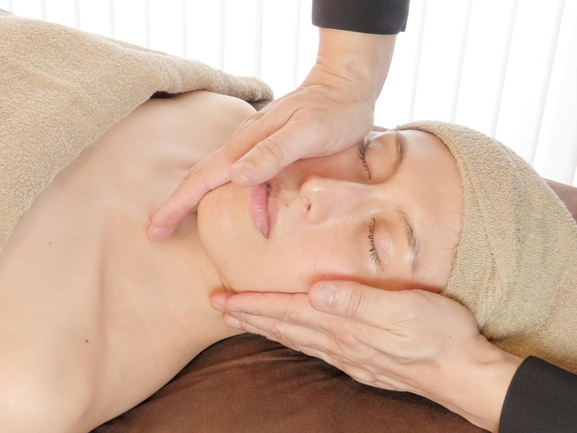 [Un Giorno Felice Omotesando Store] Massage & Deep Facial Treatments - Thumbnail 6