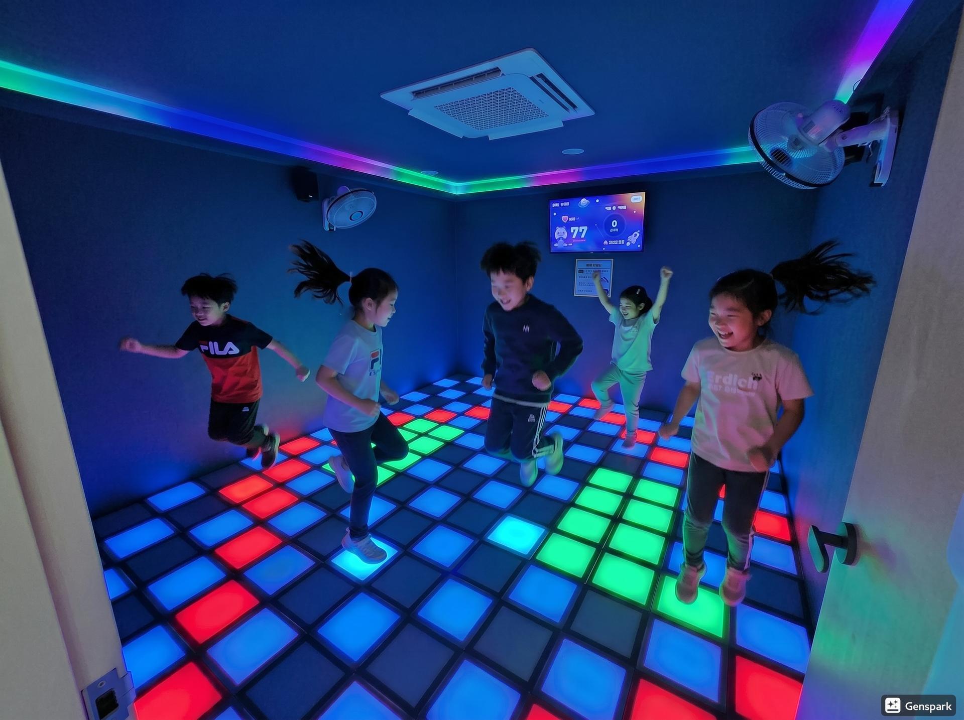 Seoul Hongdae LED Stepping & Wall Touch Game Battle Experience - Thumbnail 5