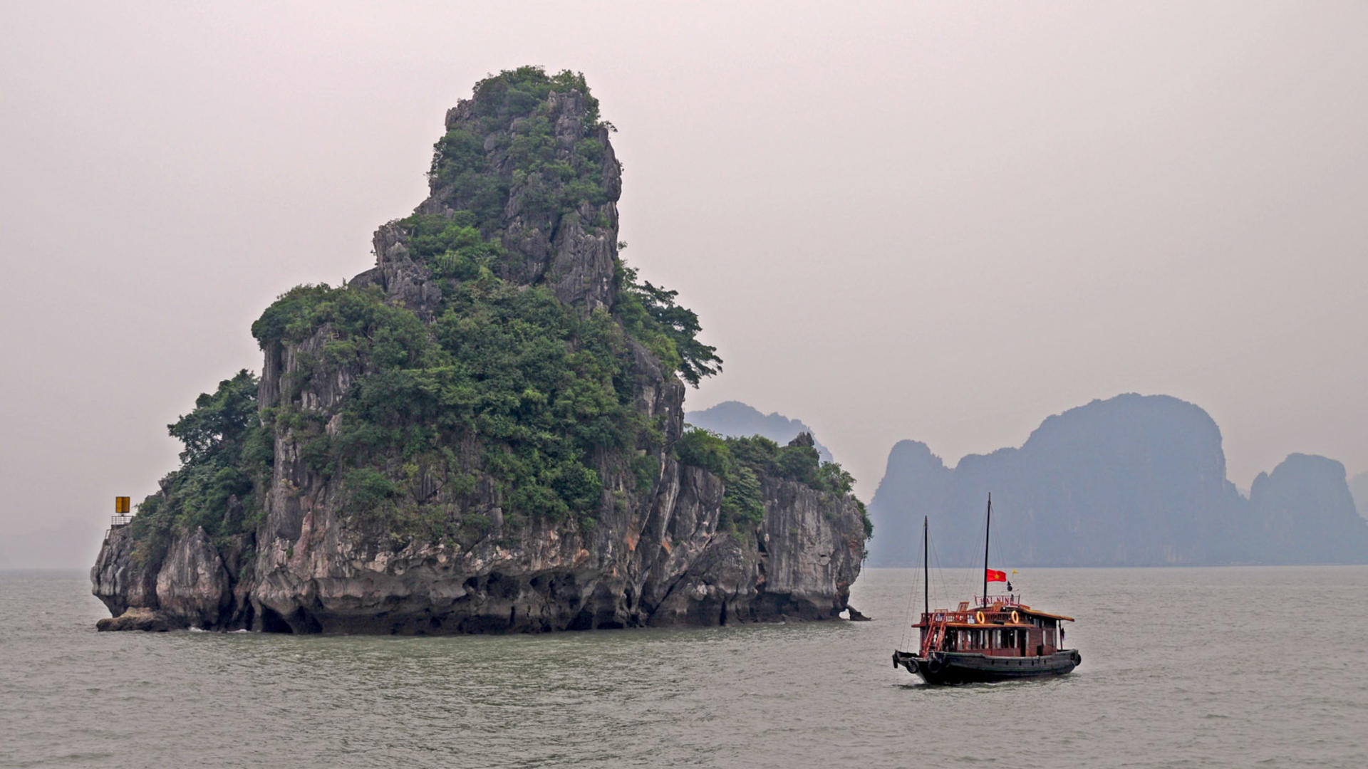 Binh An Day Cruise: Ha Long Bay with Sung Sot and Ti Top - Thumbnail 3