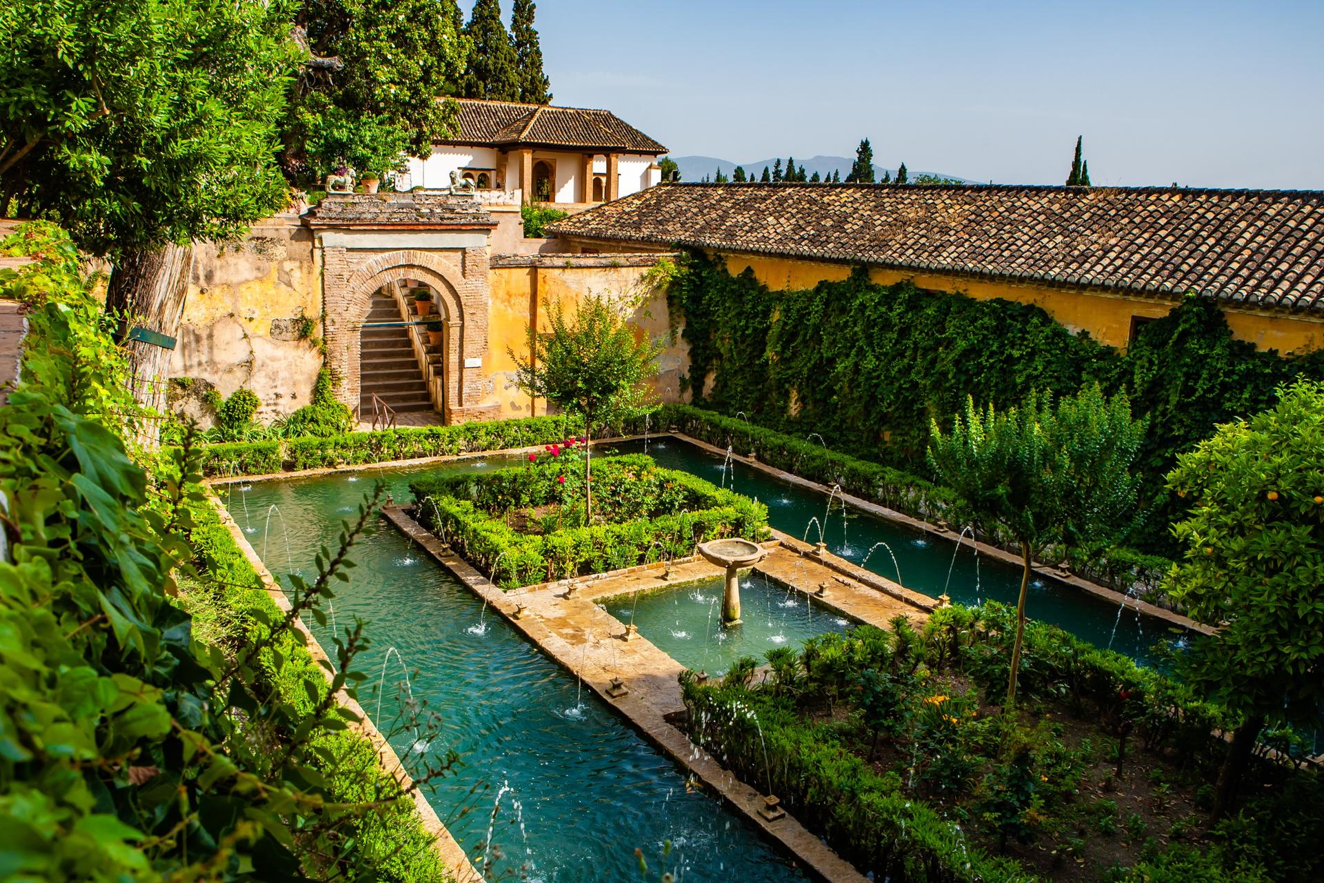 Alhambra, Cathedral and Royal Chapel Guided Tour in Granada - Thumbnail 27