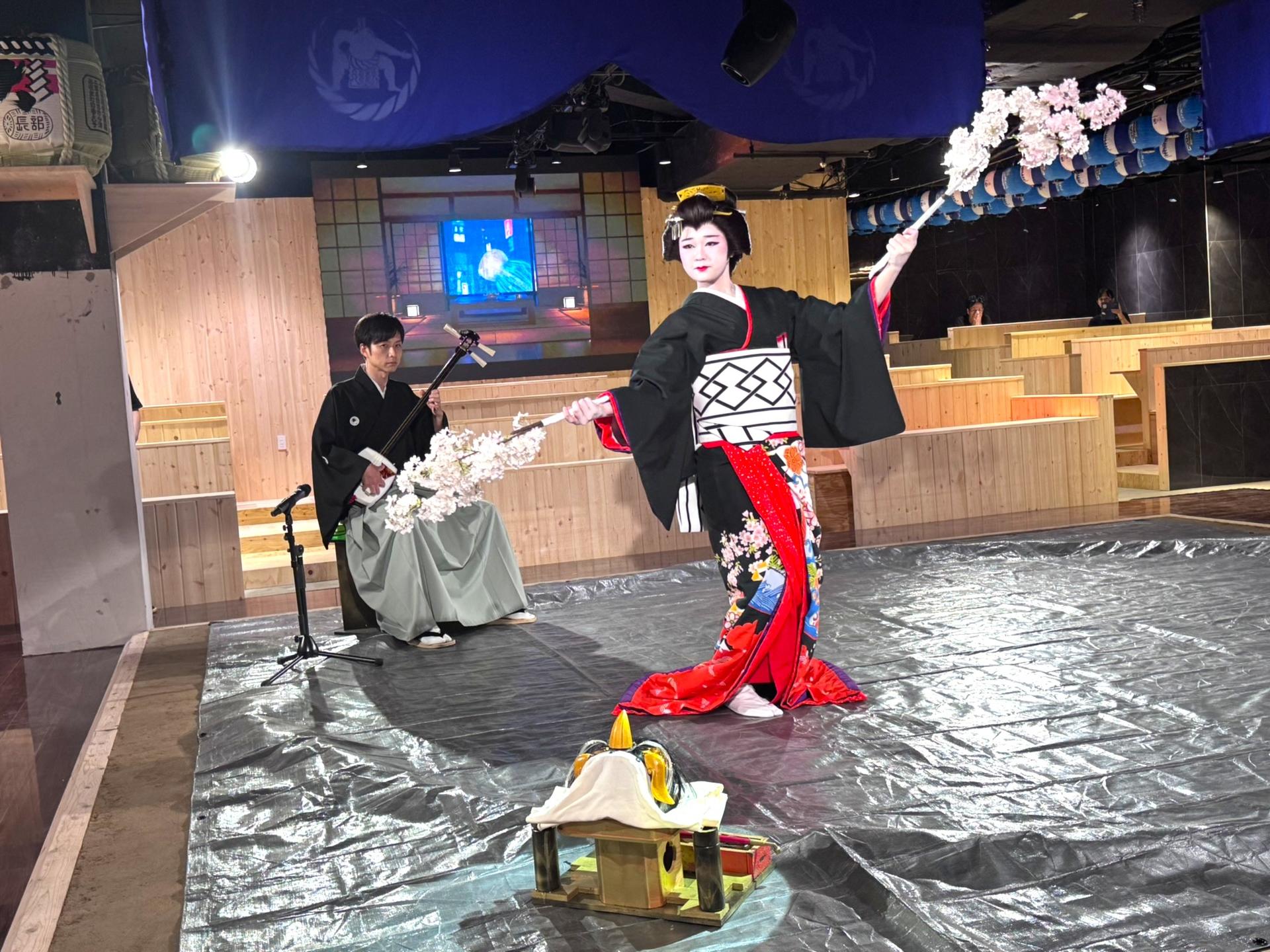 Tokyo: Sumo Entertainment with Japanese Meal at Tokyo Tower - Thumbnail 6