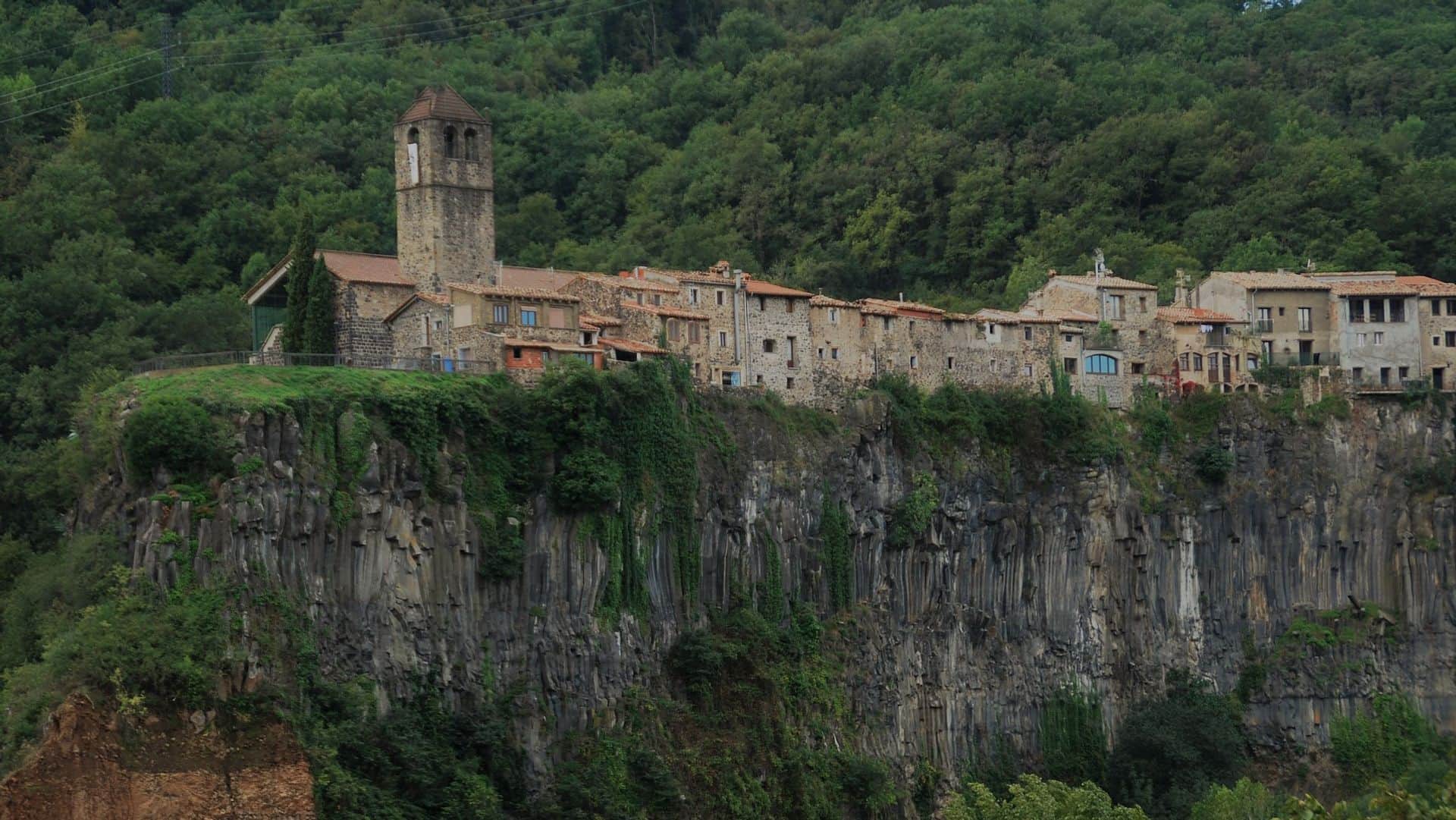 Besalu, Vic and medieval towns tour from Barcelona - Thumbnail 5