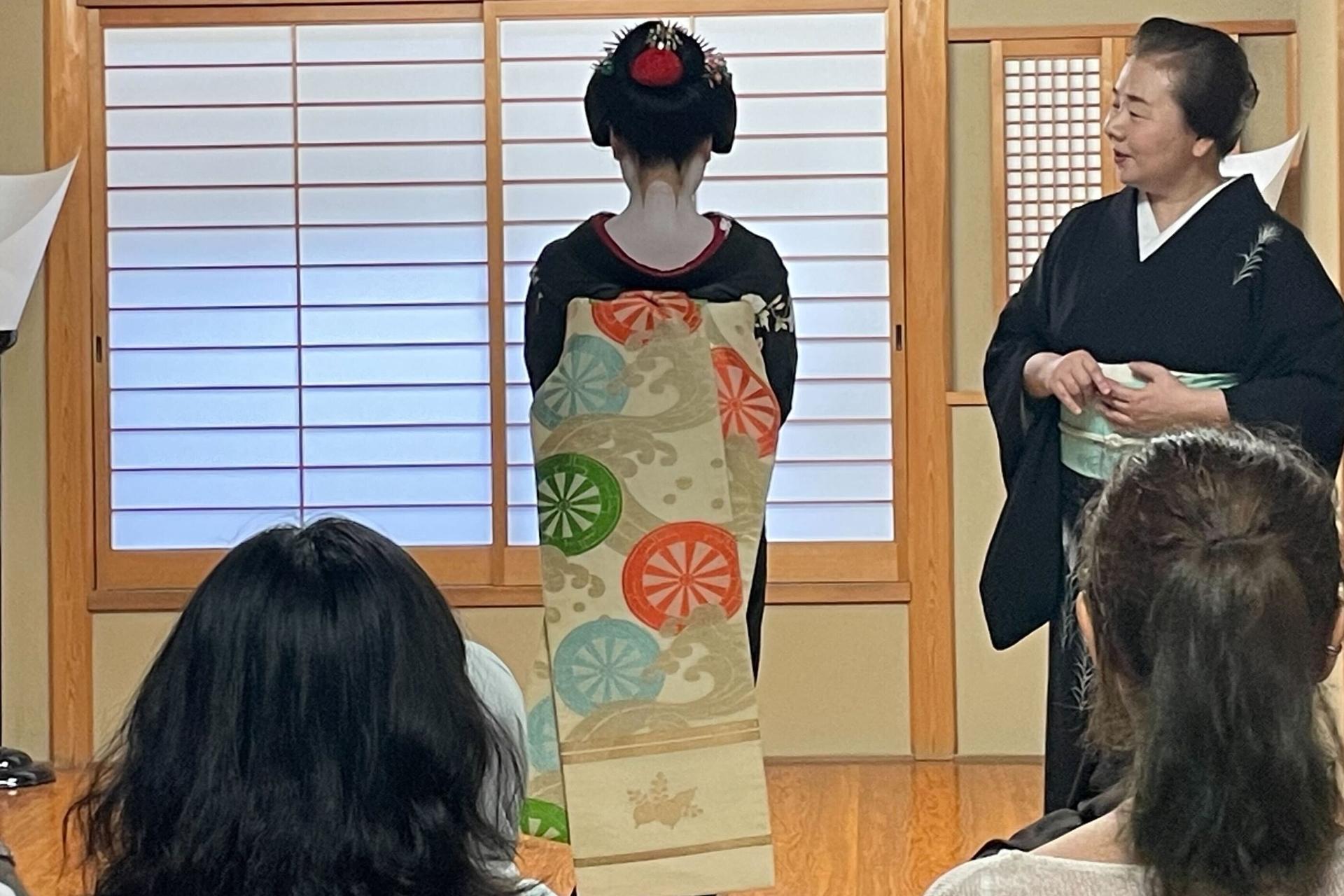 Kyoto Gion Geisha & Maiko Half-Day Walking Tour - Thumbnail 20