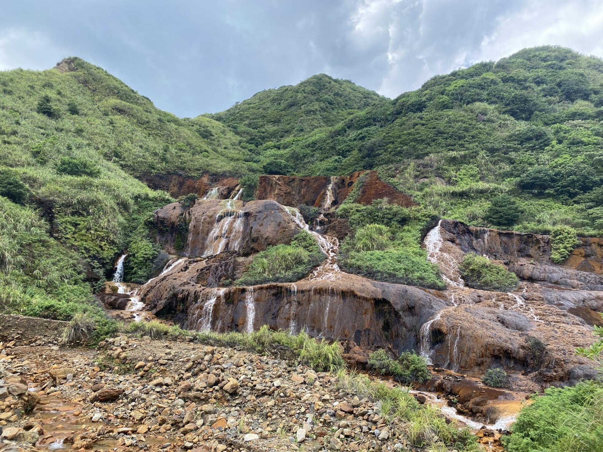 Jiufen Half-Day Tour: Golden Waterfall, Bo Shi Mountain, Shuinandong Yin Yang Sea, Jiufen Night View (Taipei Departure/Afternoon Start) - Thumbnail 2