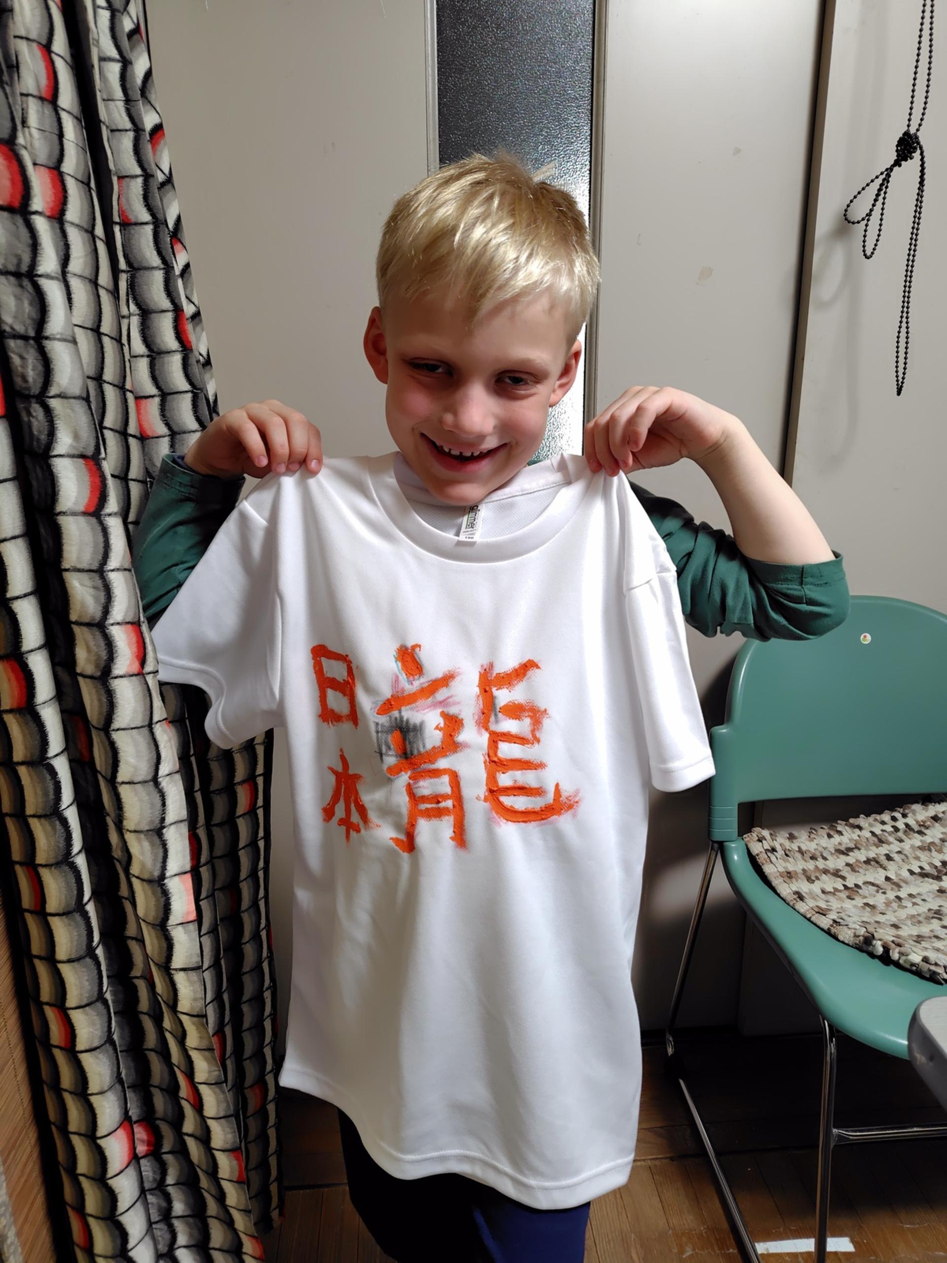 [Tokyo EdoHakuyo]: Kanji T-Shirt Painting & Okonomiyaki Making - Thumbnail 23