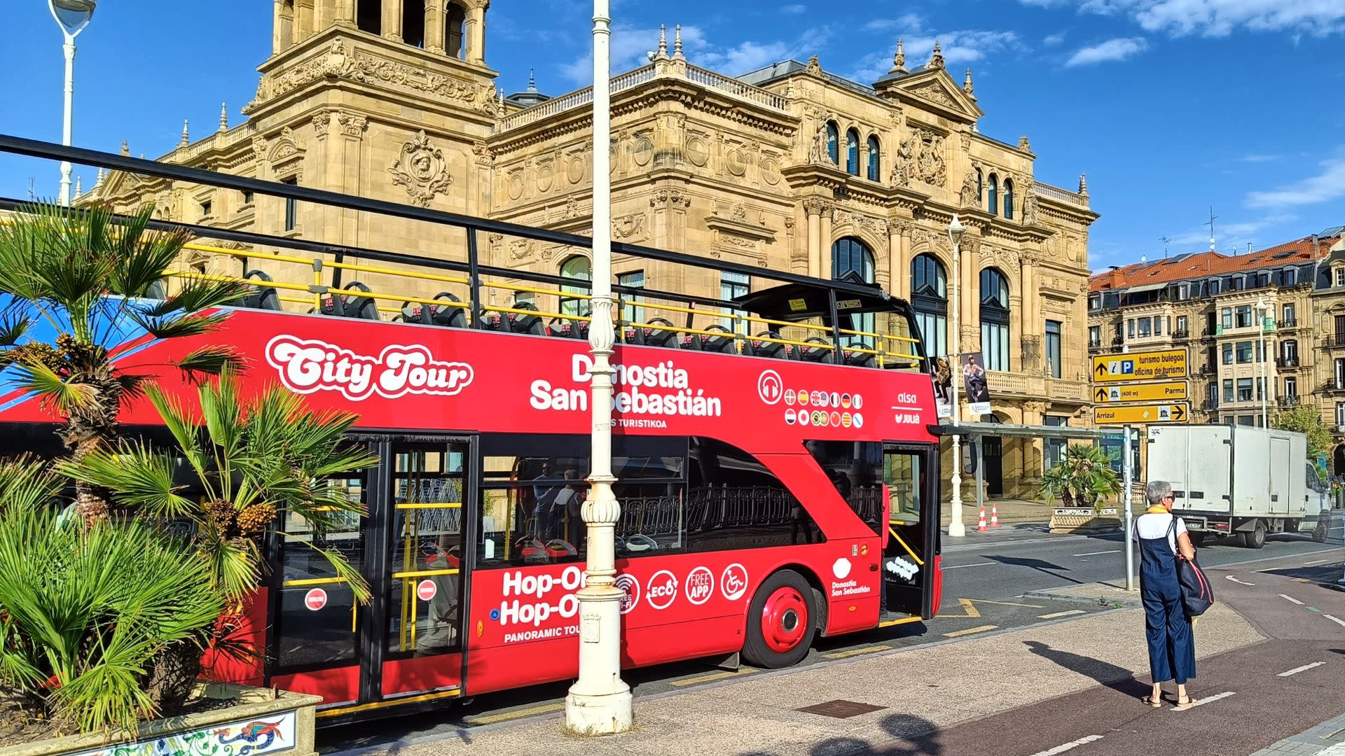San Sebastian hop-on hop-off city tour bus - Image 1