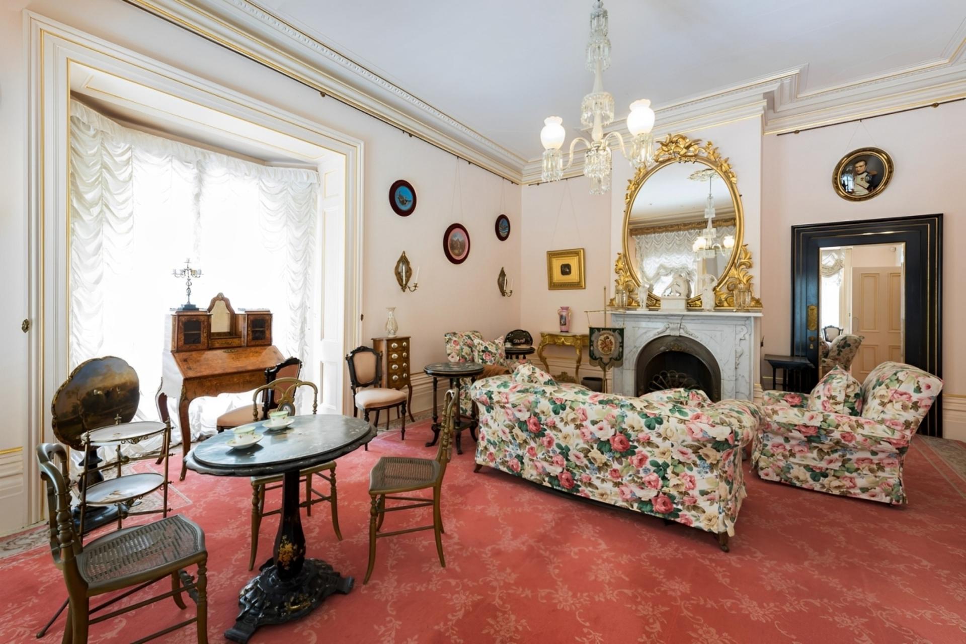 Guided Tour of Como House - Thumbnail 5