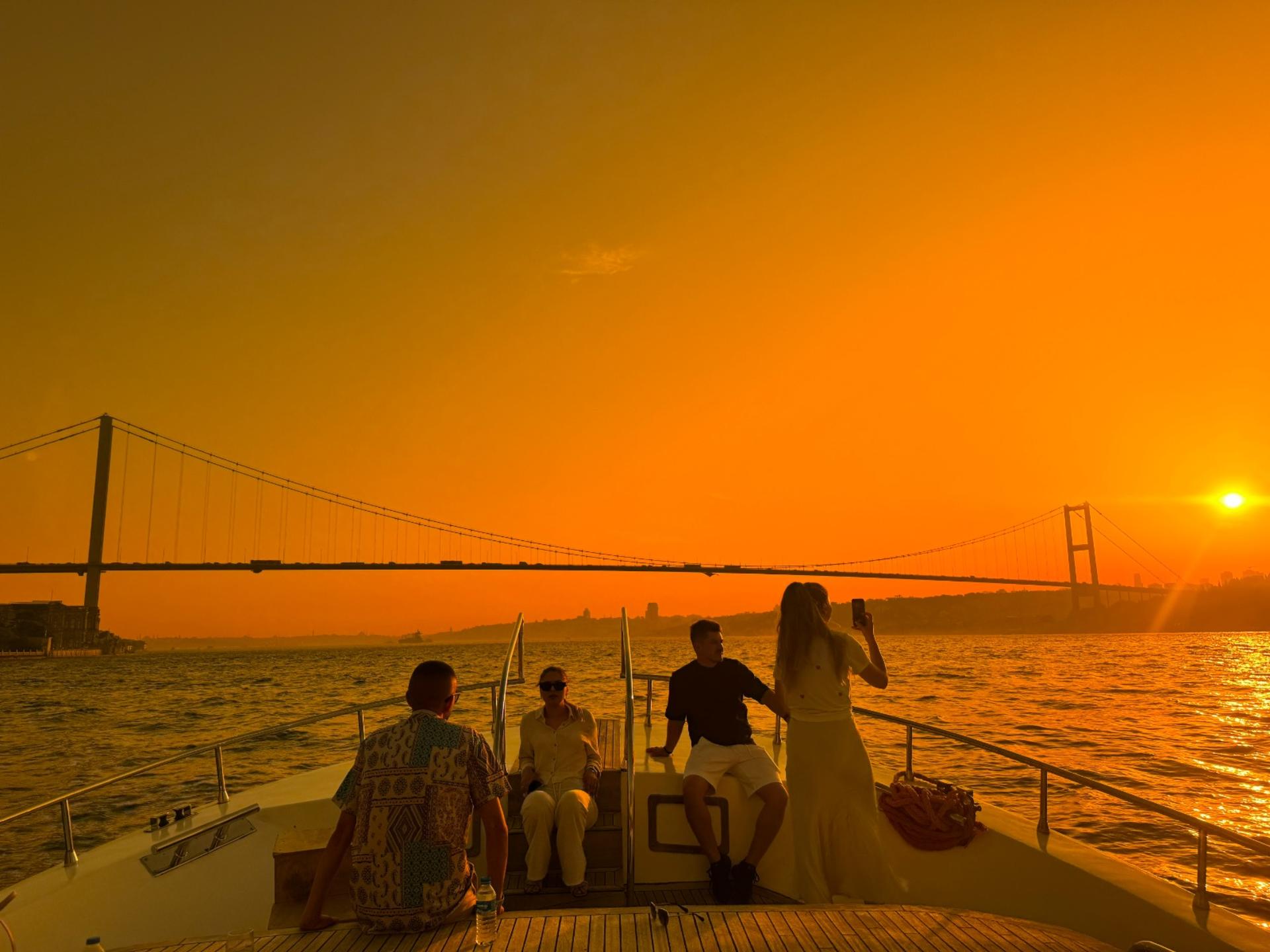 Istanbul Bosphorus Sunset Half-Day Cruise - Thumbnail 9