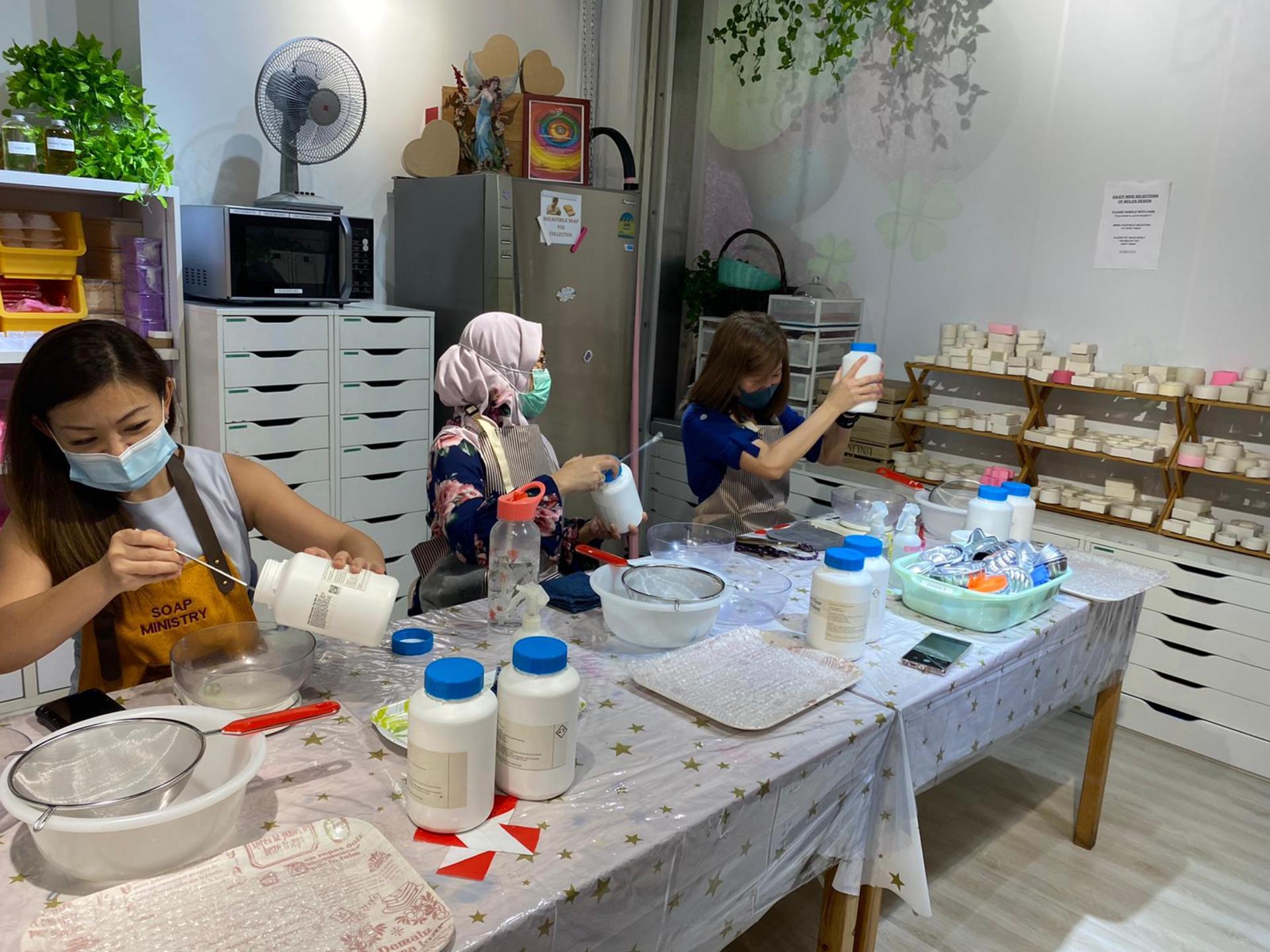 DIY Bathbomb Workshop in Orchard Gateway - Thumbnail 6