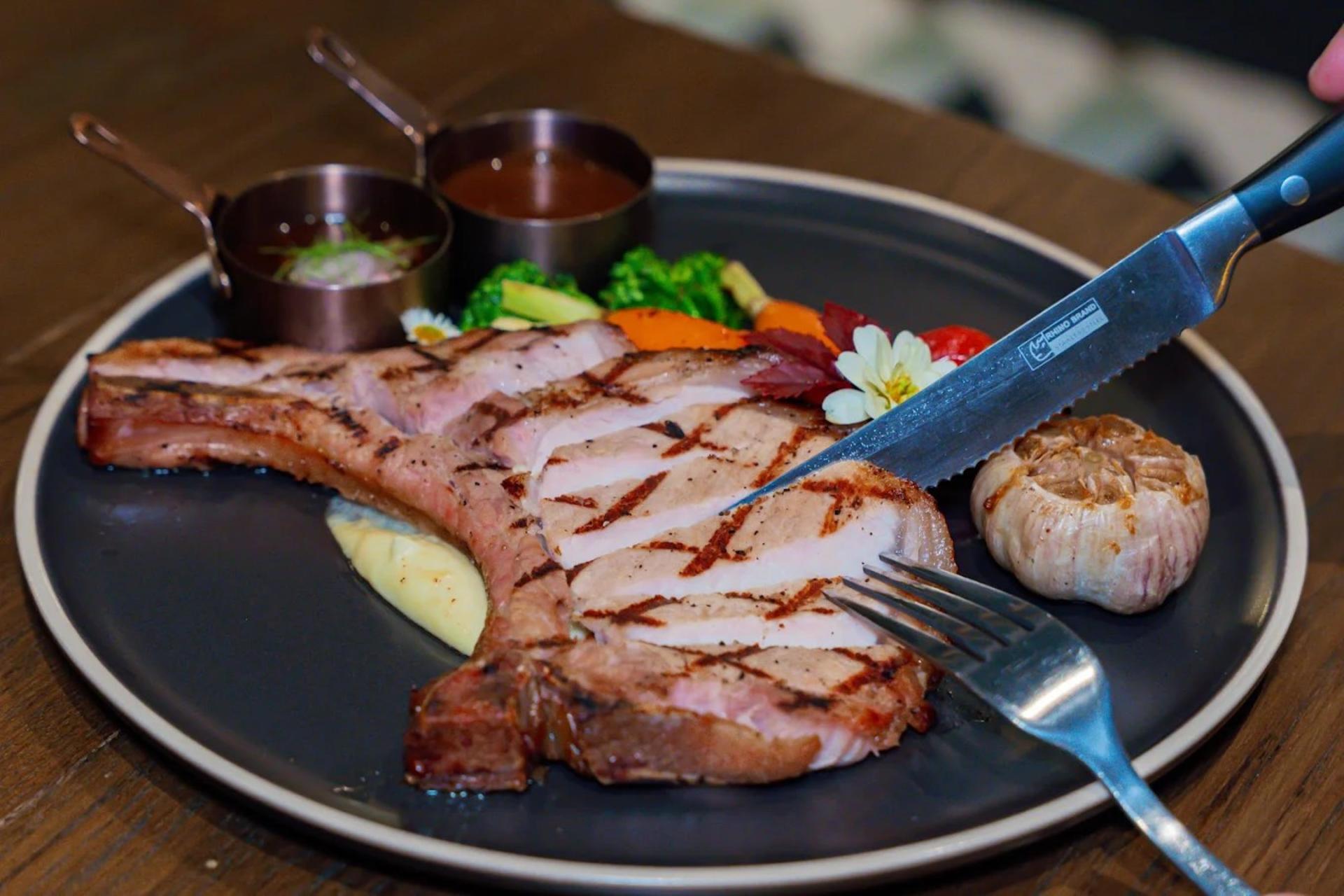 T-Rex's Gastrobar (Charoen Nakhon, Bangkok) - Thumbnail 5