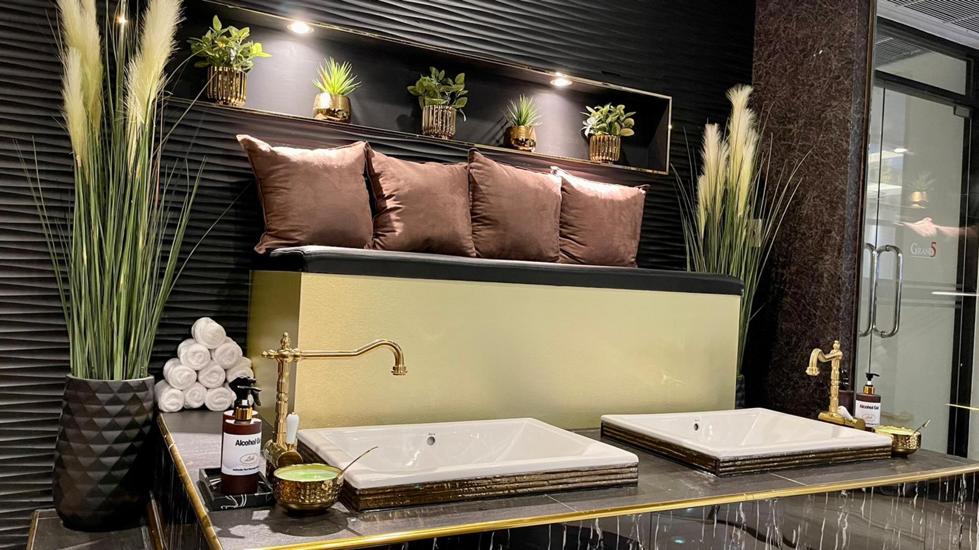 Lek Massage and Spa at Grand 5 Hotel & Plaza Experience in Bangkok - Thumbnail 2
