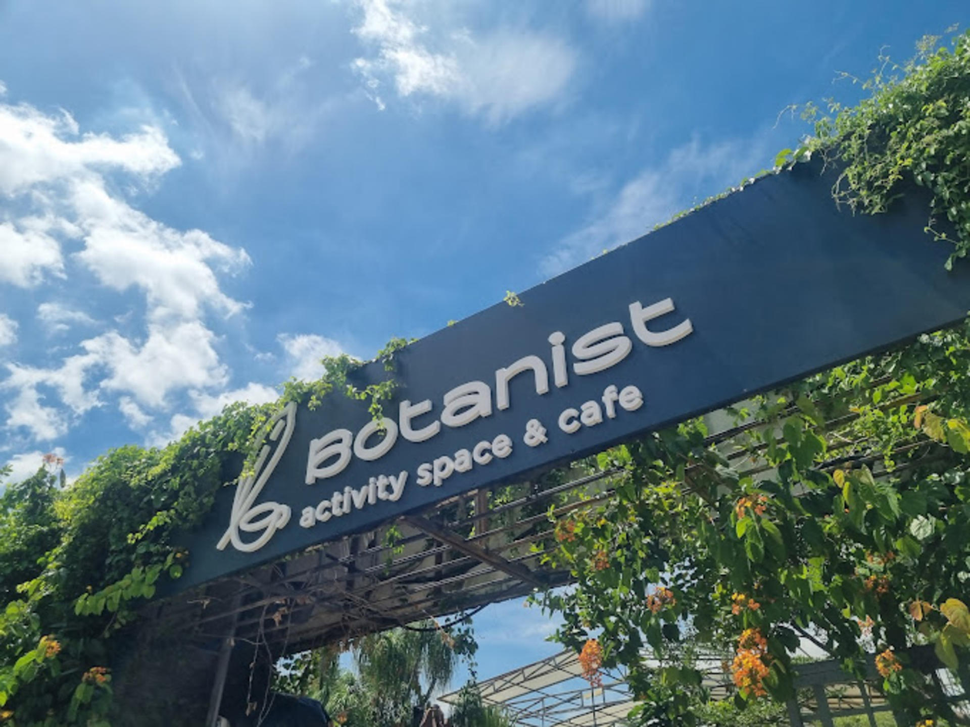 Bangkok Safari World, Botanist Activity Space Cafe, and Jodd Fairs  - Thumbnail 6