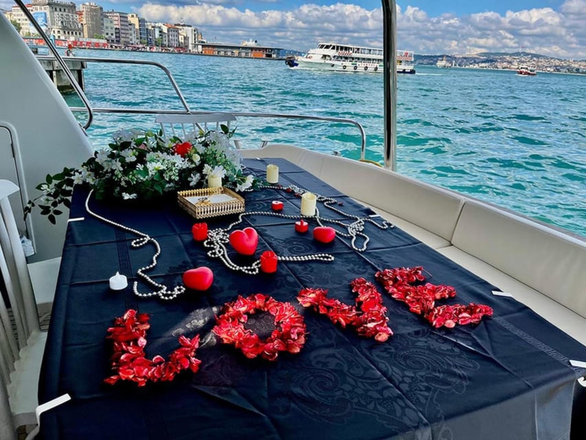 Istanbul: Bosphorus Sunset Yacht with Tour Guide and Snacks - Thumbnail 8