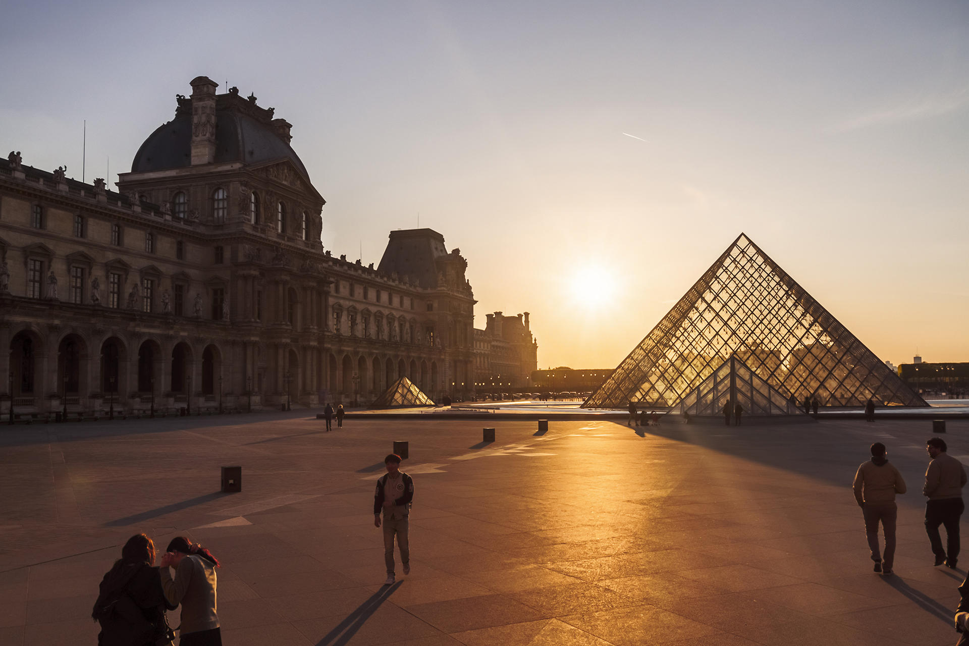 Louvre Museum small group guided tour at a peaceful time - Thumbnail 2