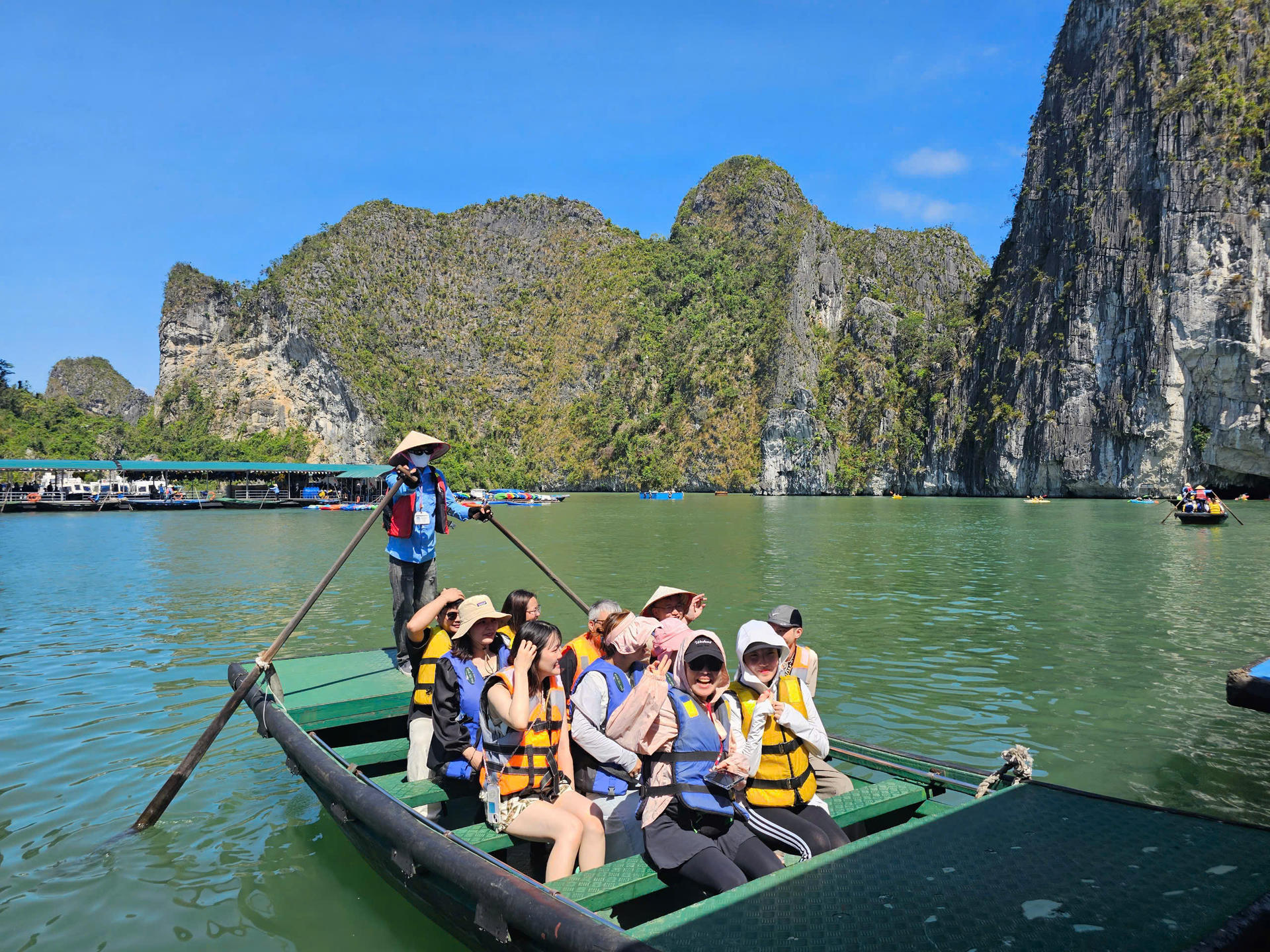 Jewels of the Bay Day Cruise: Ha Long Bay with Sung Sot & Ti Top - Thumbnail 20