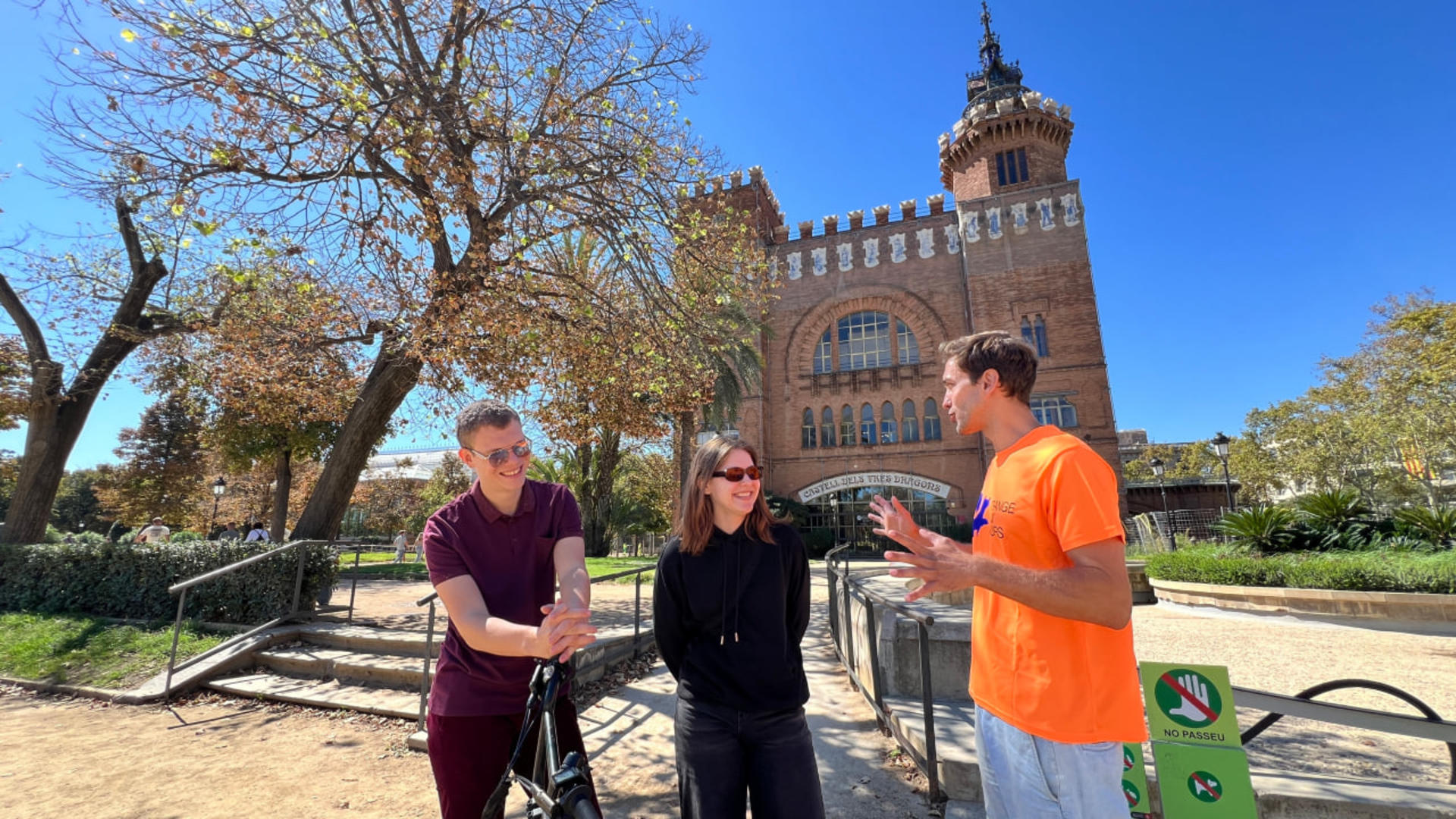 City sightseeing bike tour in Barcelona - Thumbnail 13