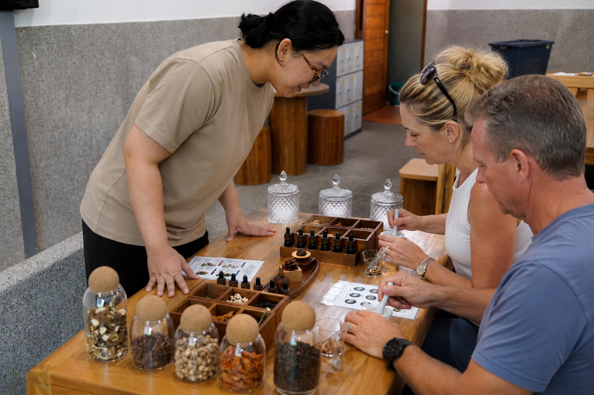 Thai Herbal Tea & Yadom Inhaler Workshop by Mango School in Bangkok - Thumbnail 8