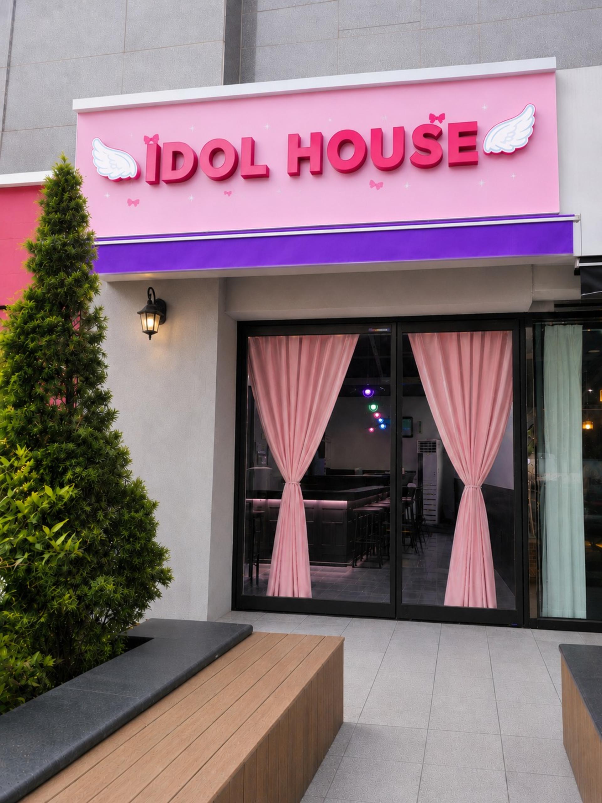 Seoul Gangnam K-Pop Idol Maid Cafe Experience at IDOL HOUSE - Thumbnail 5