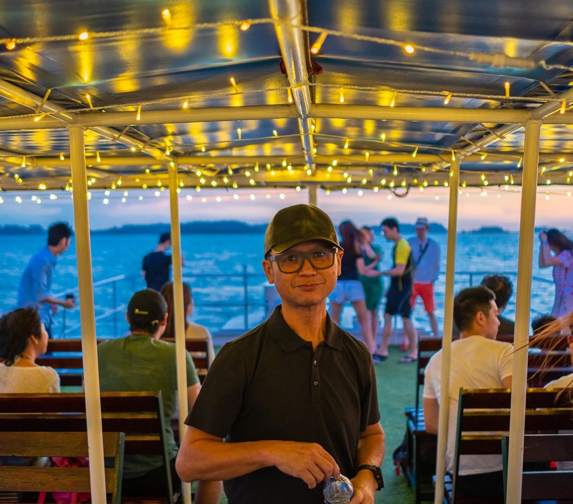 Southern Straits Sunset Dinner Cruise Singapore - Thumbnail 5
