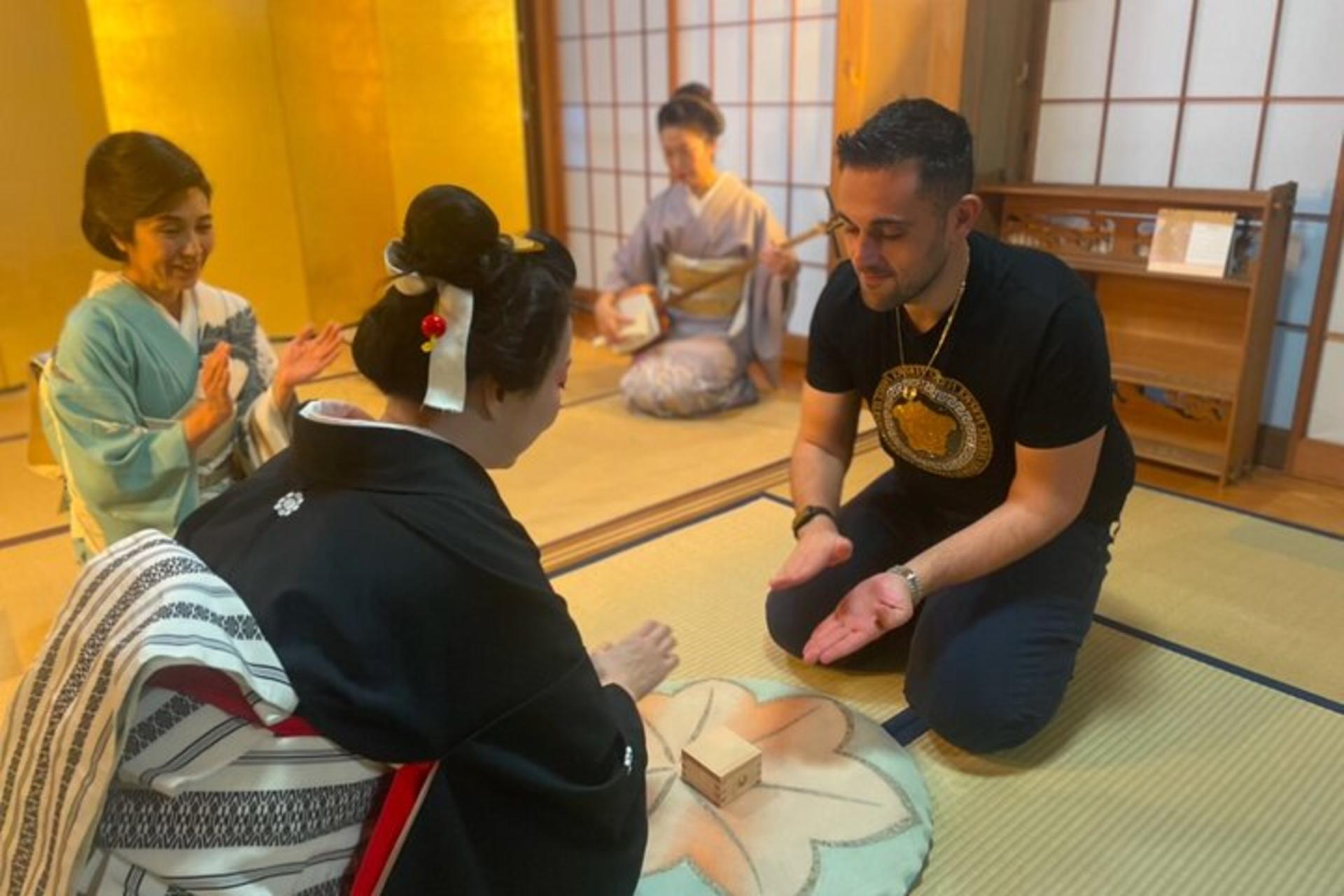Enjoy Cultural Downtown and Traditional Cuisine from Tokyo - Thumbnail 3