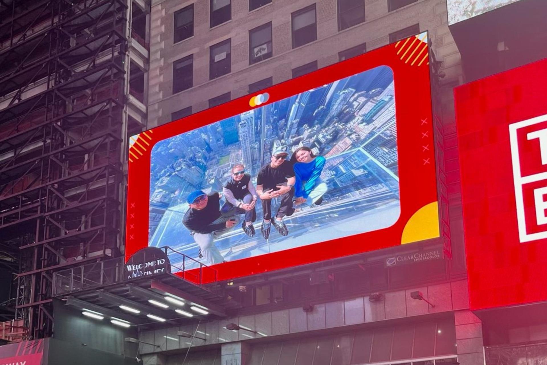 See Yourself on a Times Square Billboard for 24 Hours in New York - Thumbnail 6