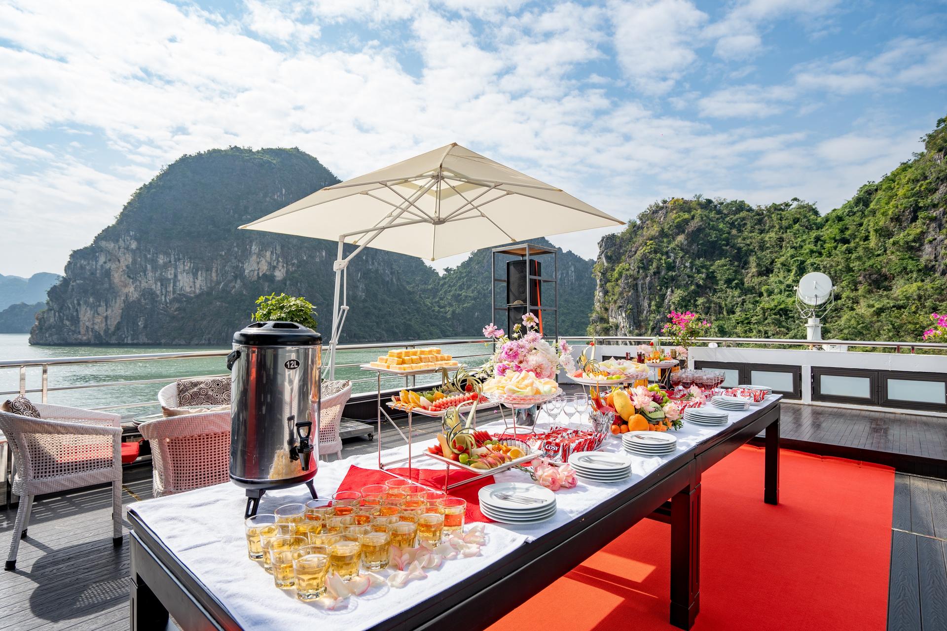 Arcady Premium Day Cruise: Ha Long Bay with Sung Sot & Ti Top - Thumbnail 12
