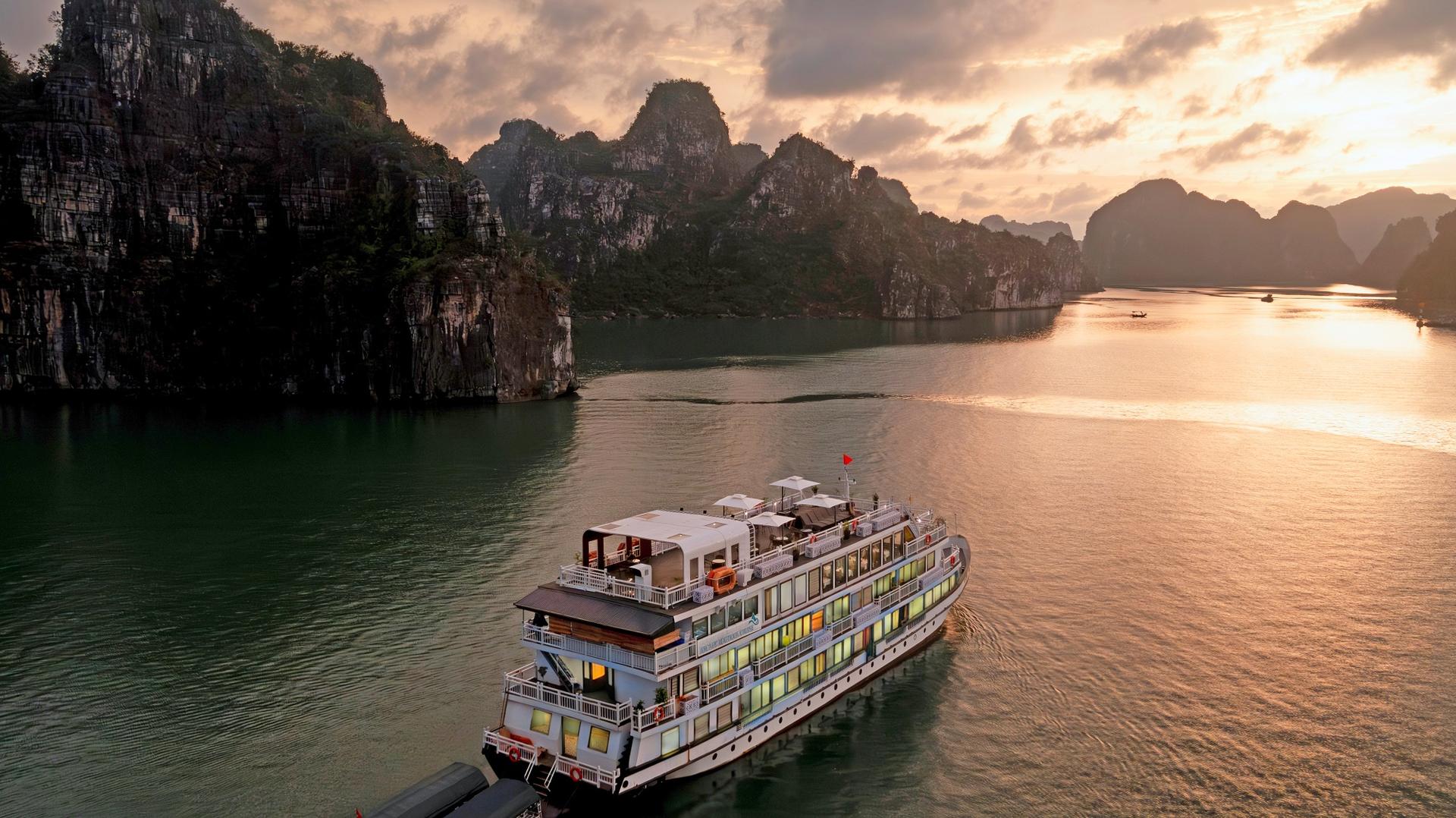 Arcady Boutique 2D1N Cruise: Ha Long Bay, Sung Sot, Ti Top - Thumbnail 26
