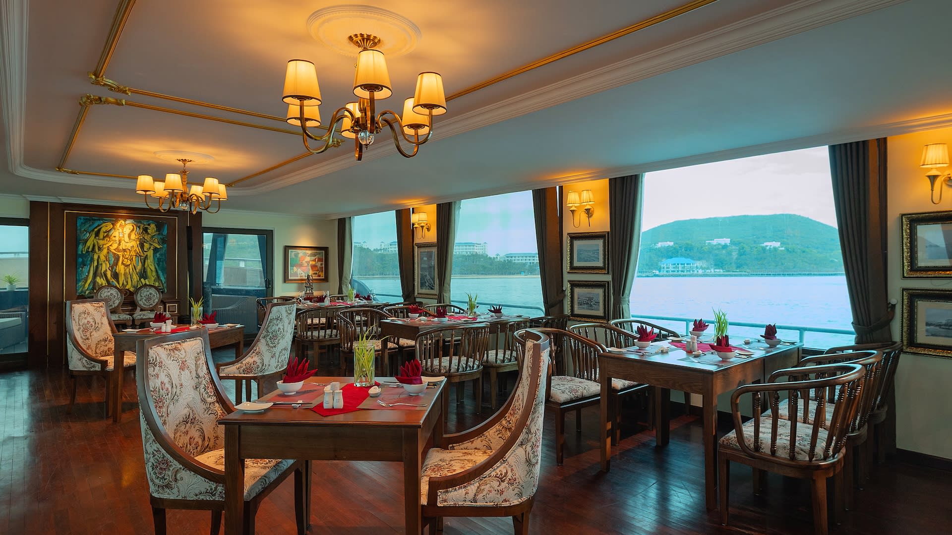 Sunset Cocktail and Dinner Luxury Emperor Cruise in Nha Trang - Thumbnail 14