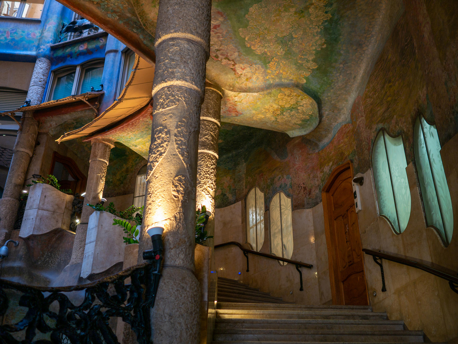 Sagrada Familia Golden Hour & Casa Mila Tour with Cava Tasting  - Thumbnail 17