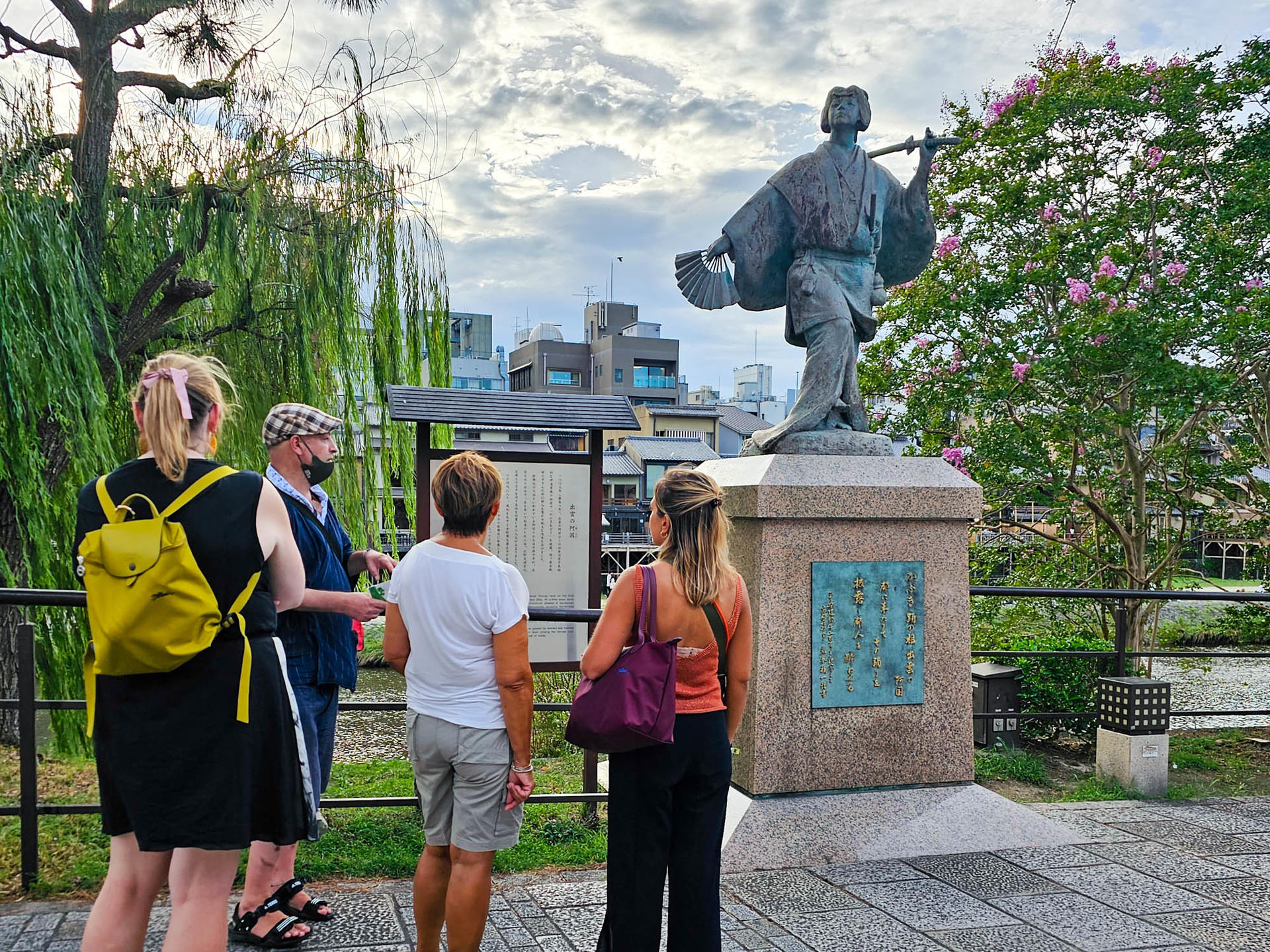 Kyoto Gion Night Guided Walking Tour (3 Hours) - Thumbnail 11