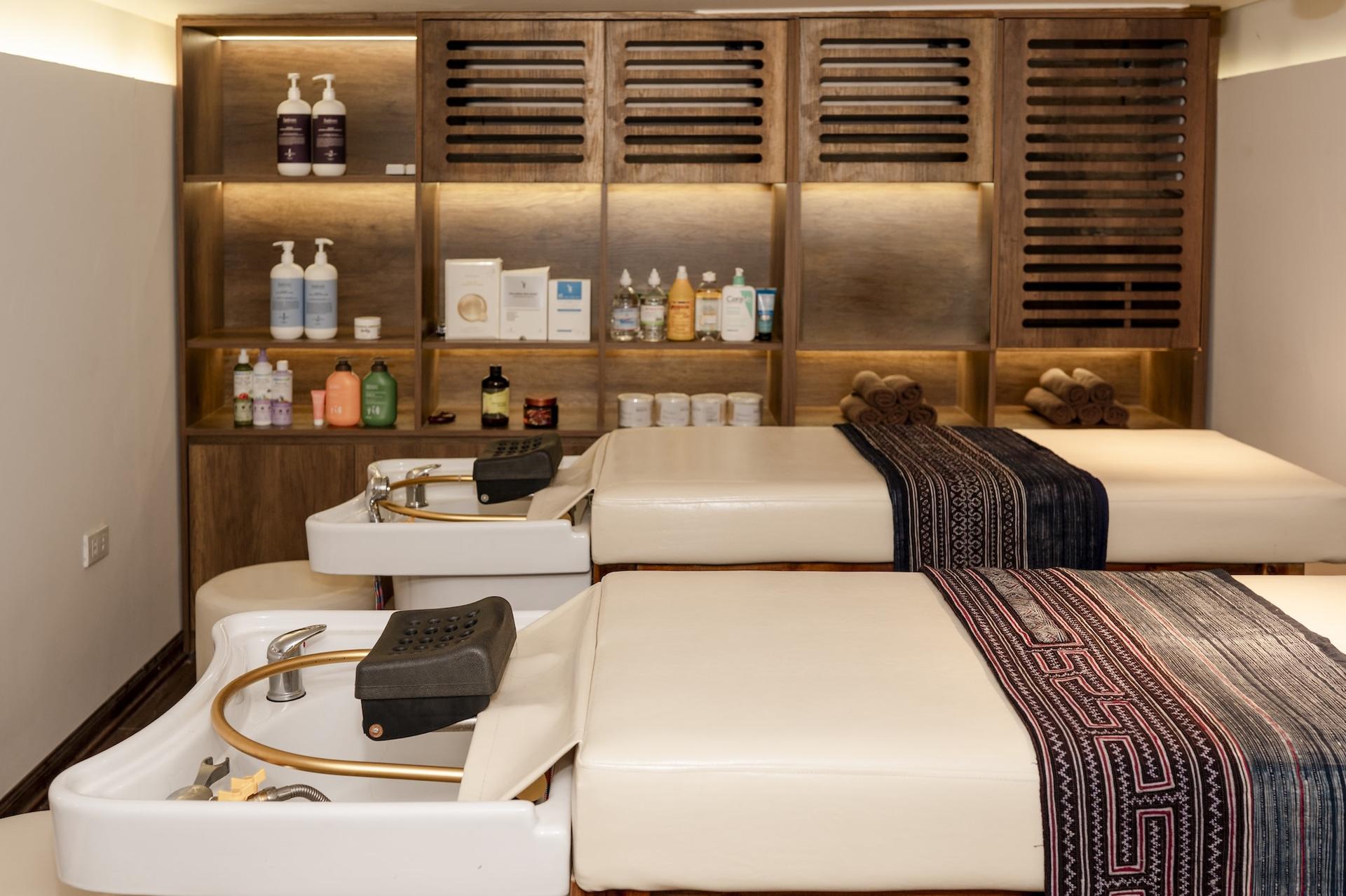 Amaherbs Spa & Souvenirs: Hair Wash and Massage Experience in Hanoi - Image 1