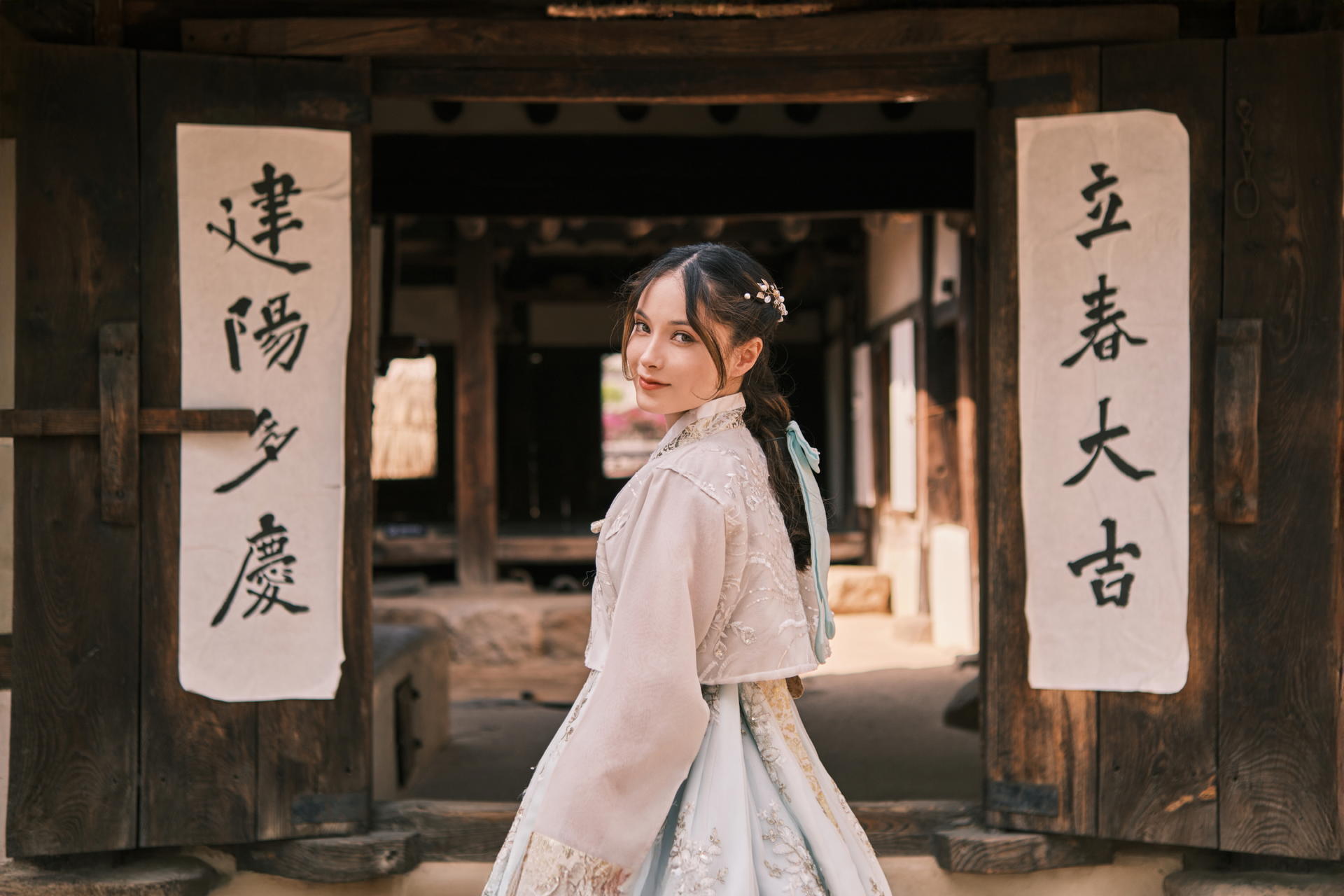 Cinematic Hanbok Photoshoot Experience - Thumbnail 2