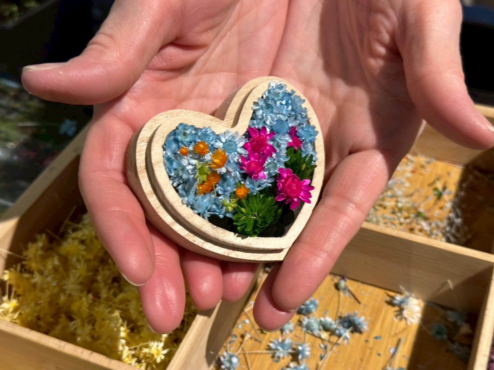 Shinjuku Japanese-style Mini Flower Garden Creation Experience - Thumbnail 2