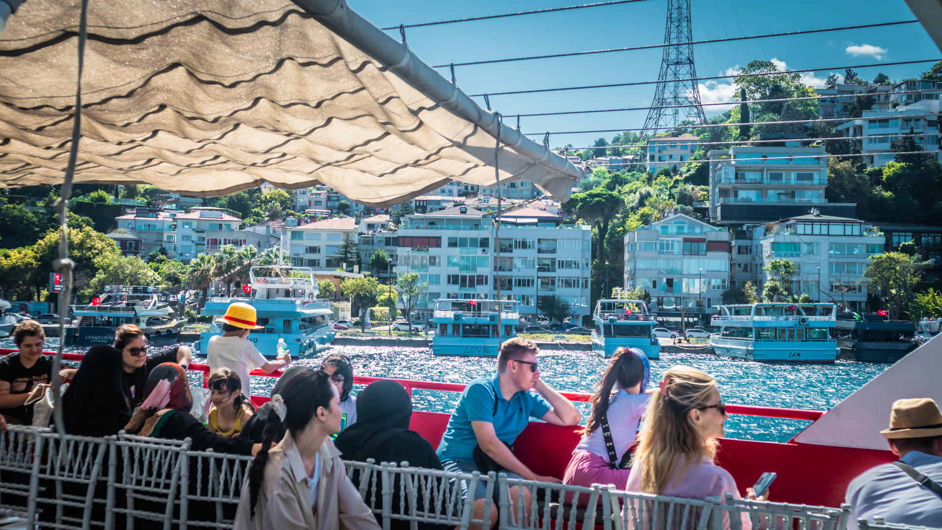 Istanbul: Bosphorus Sightseeing Cruise Tour with Audio Guide - Thumbnail 11