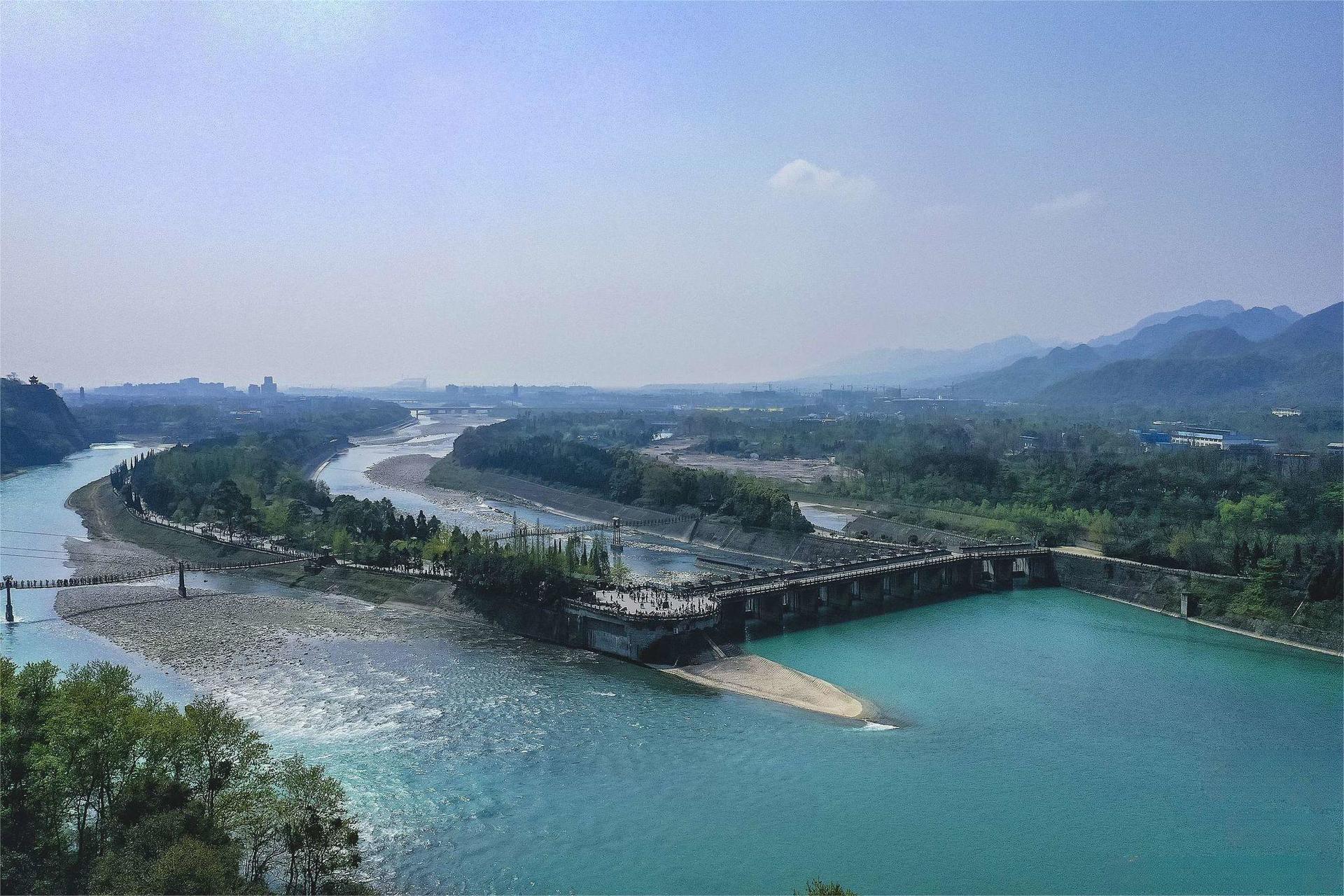 Chengdu Dujiangyan & Mount Qingcheng Day Tour (including natural scenery) - Image 1