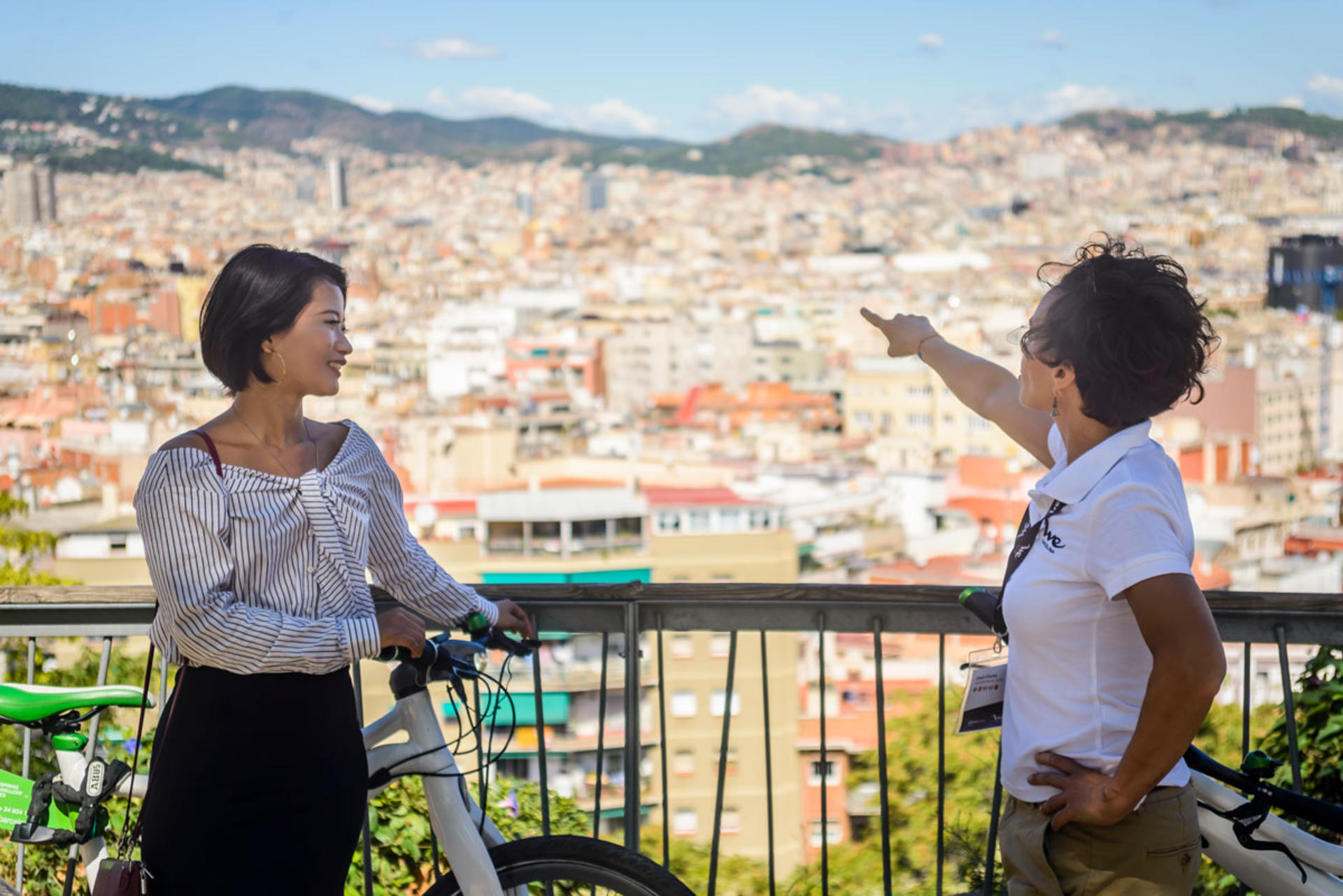 Panoramic Barcelona: E-Bike with Montjuic Cable Car and Boat Trip  - Thumbnail 4