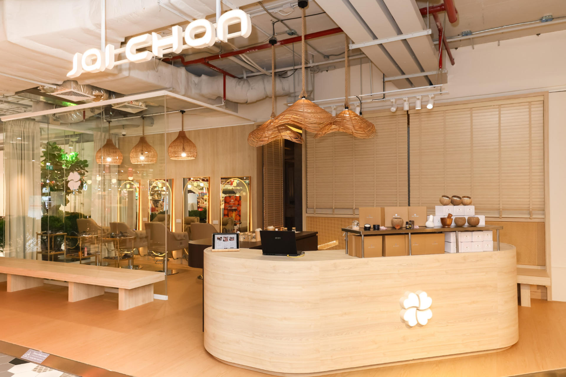 JAI CHAN Thai massage & Head Spa at Siam Discovery in Bangkok - Image 1