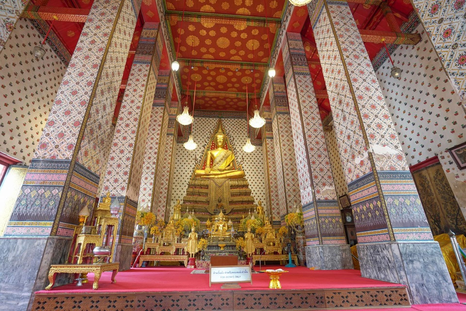 Wat Pho, Wat Arun & Flower Market Guided Walking Tour in Bangkok - Thumbnail 21