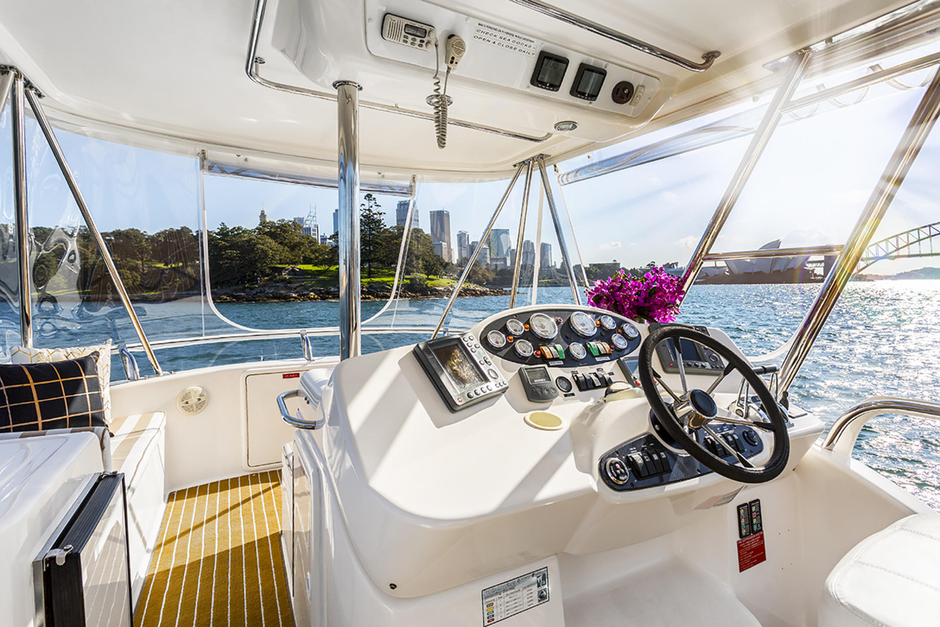 Luxury Seafood Cruise in Sydney Harbour - Thumbnail 4