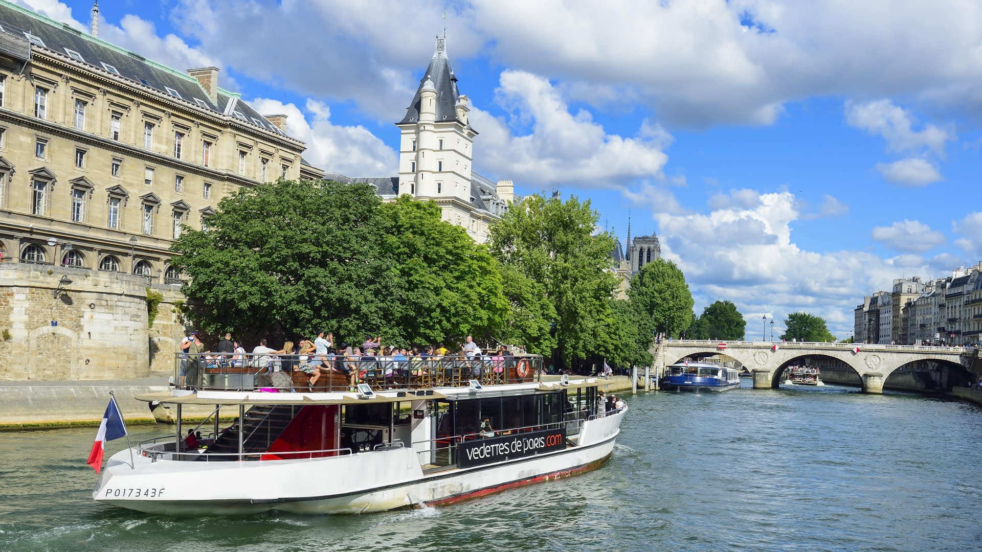 Family River Cruise on the Seine from the Eiffel Tower - Image 1