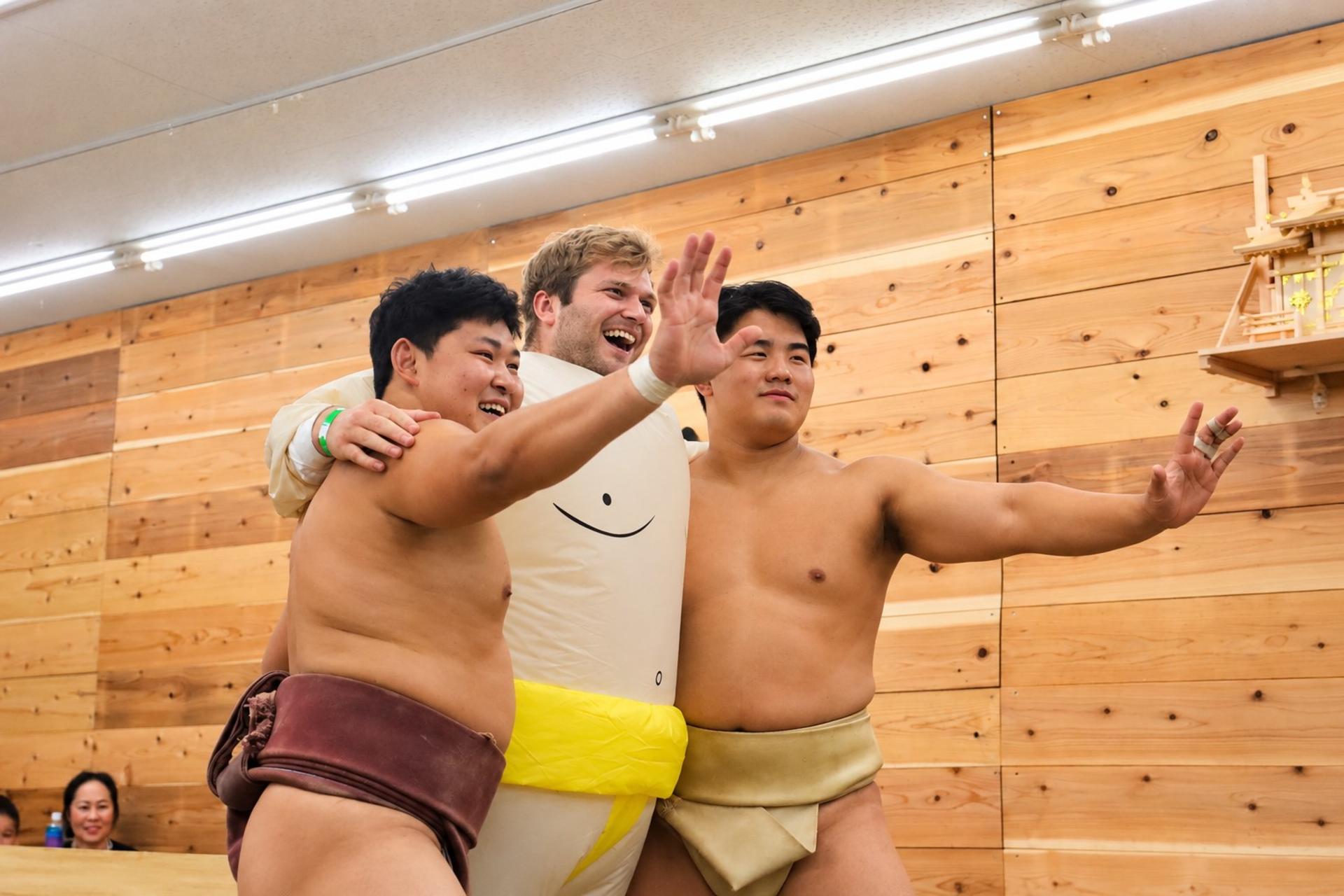 Osaka: Live Sumo Show with Audience Challenge & Wrestler Photo - Thumbnail 7