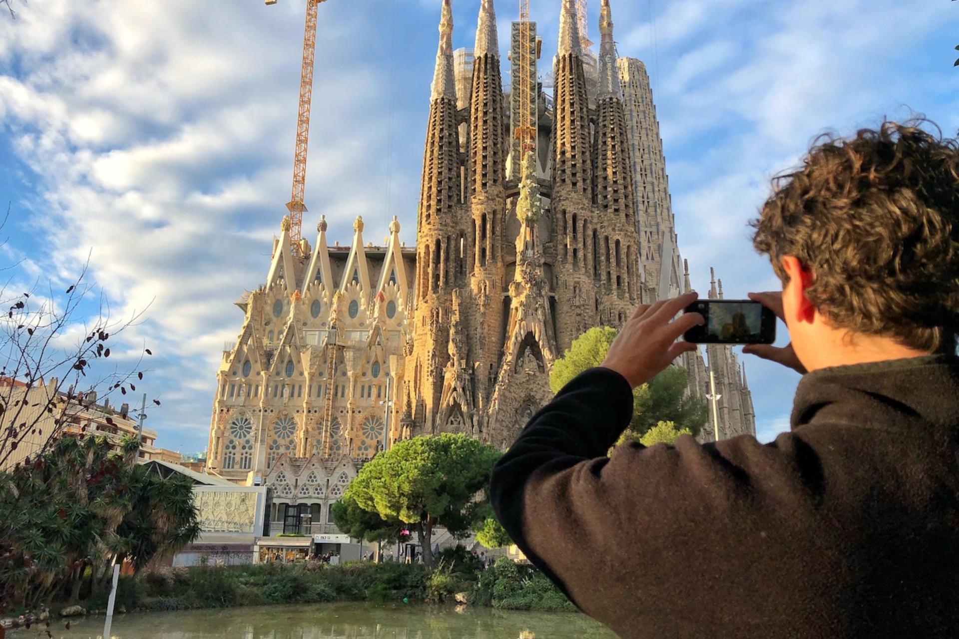 Highlights and hidden gems of the city bike tour in Barcelona - Thumbnail 9