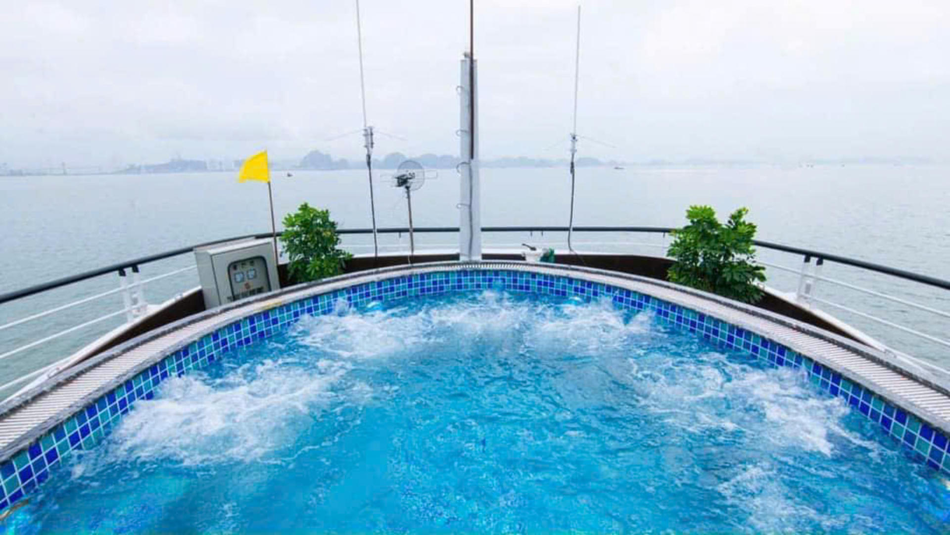 Sunlight Crystal Day Cruise: Ha Long Bay, Sung Sot, Ti Top - Thumbnail 24