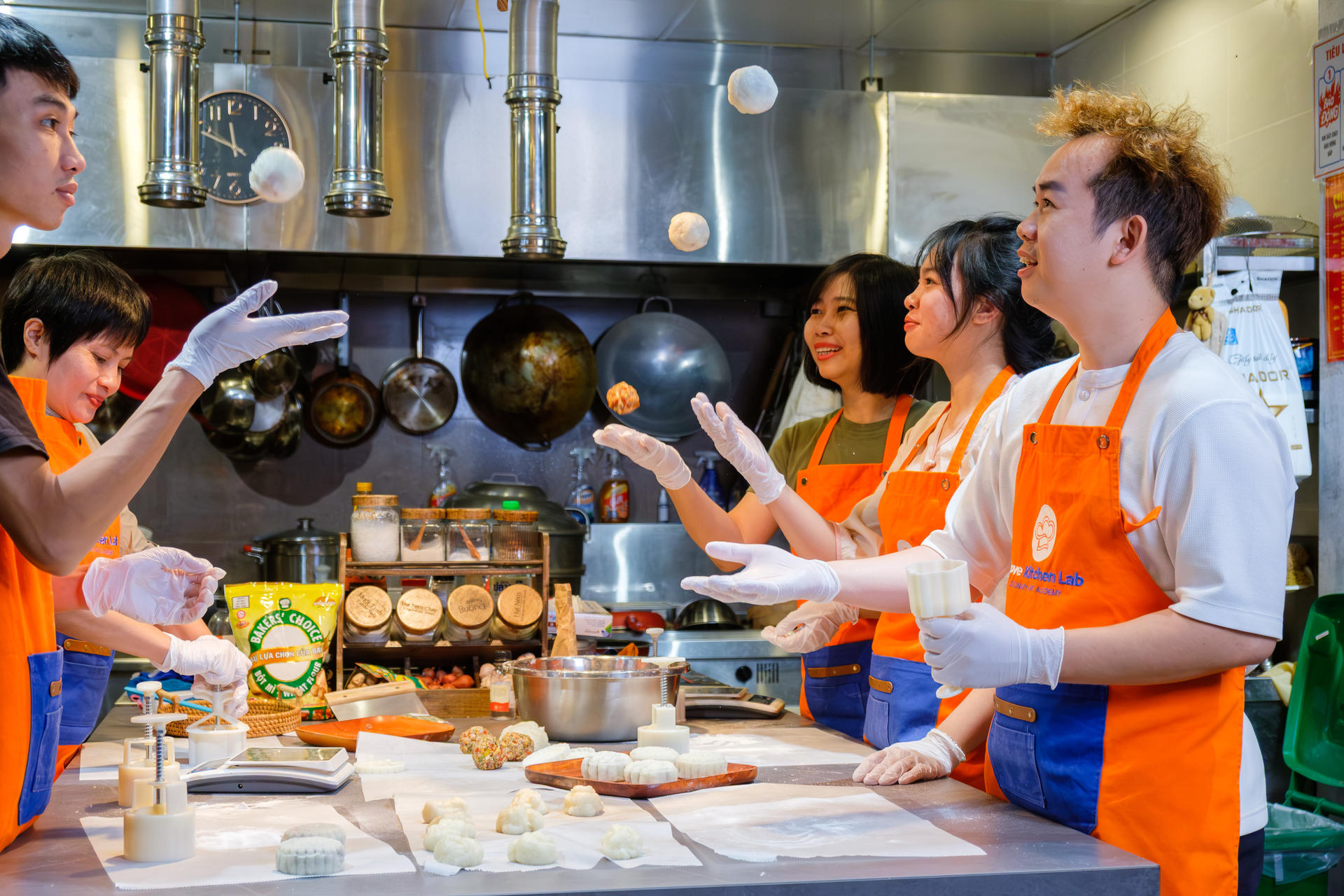 Mooncake Baking Experience with Vietnamese Tea Tasting in Hanoi - Thumbnail 15