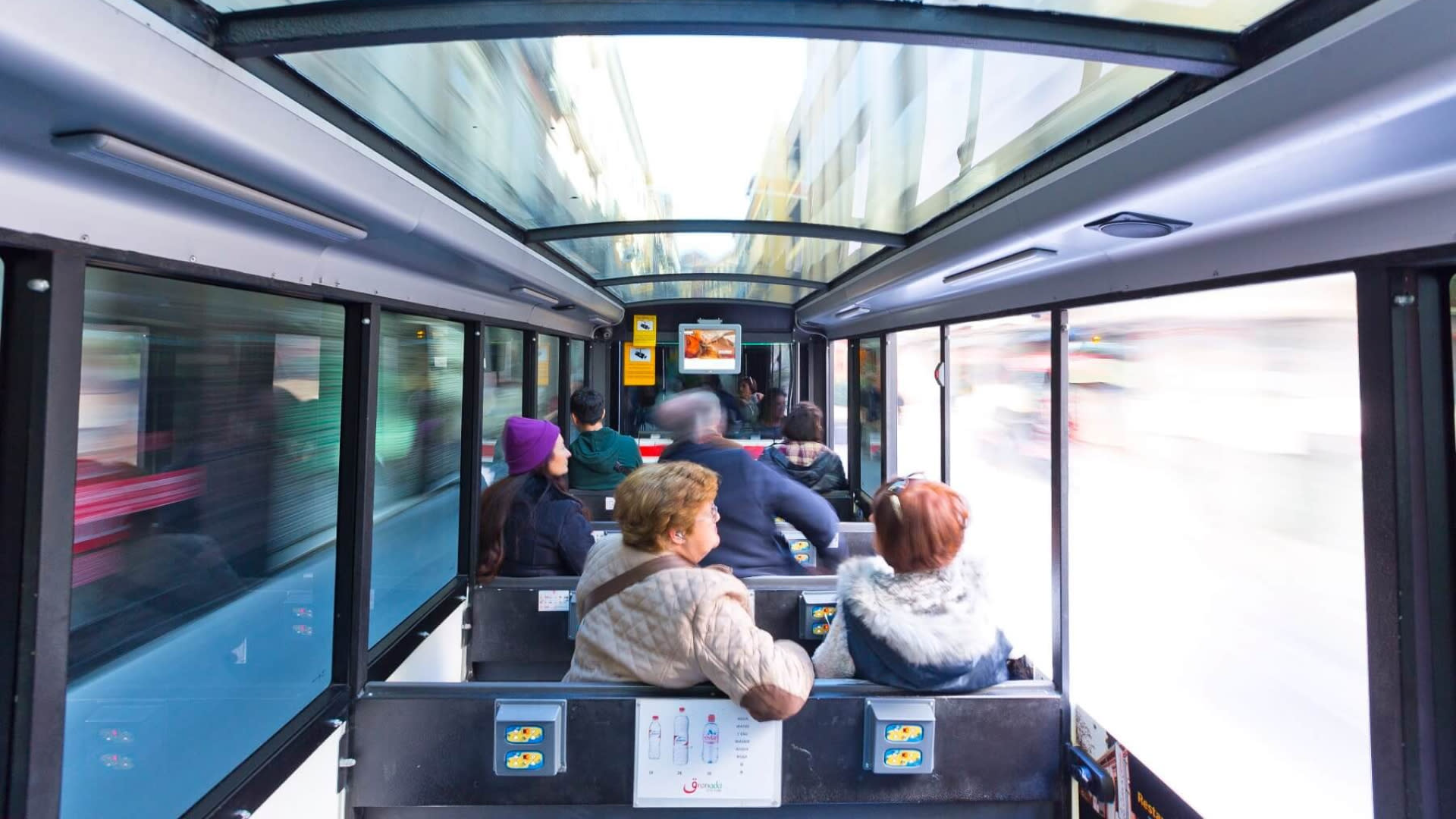 Hop-on hop-off Train in Granada - Thumbnail 4