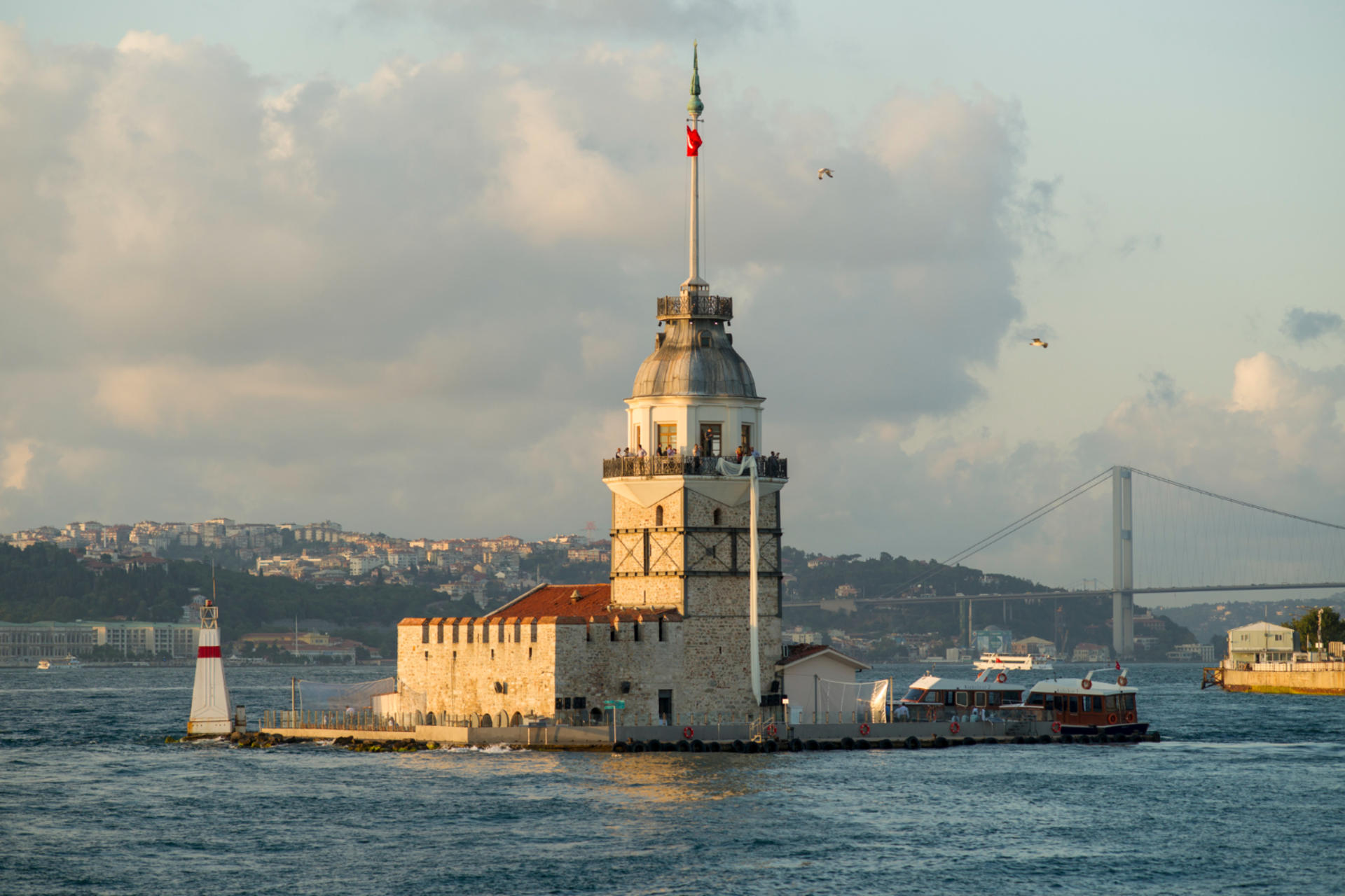 Bosphorus and Golden Horn Cruise with Audio Guide in Istanbul - Thumbnail 4