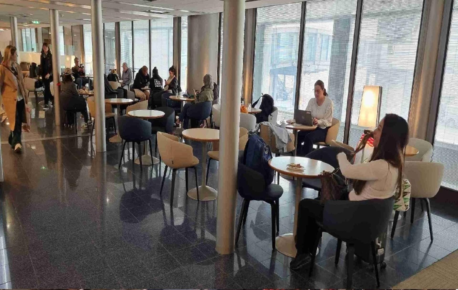 Charles de Gaulle Airport Lounge Service by Salon Paris - Thumbnail 3
