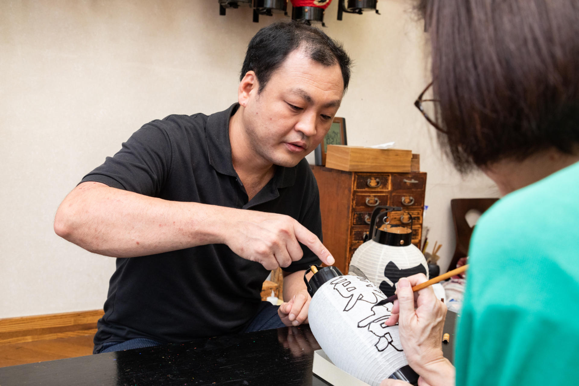 Edo Hand-Painted Lantern Making Experience: Experience traditional techniques from a 112-year-old company - Thumbnail 3