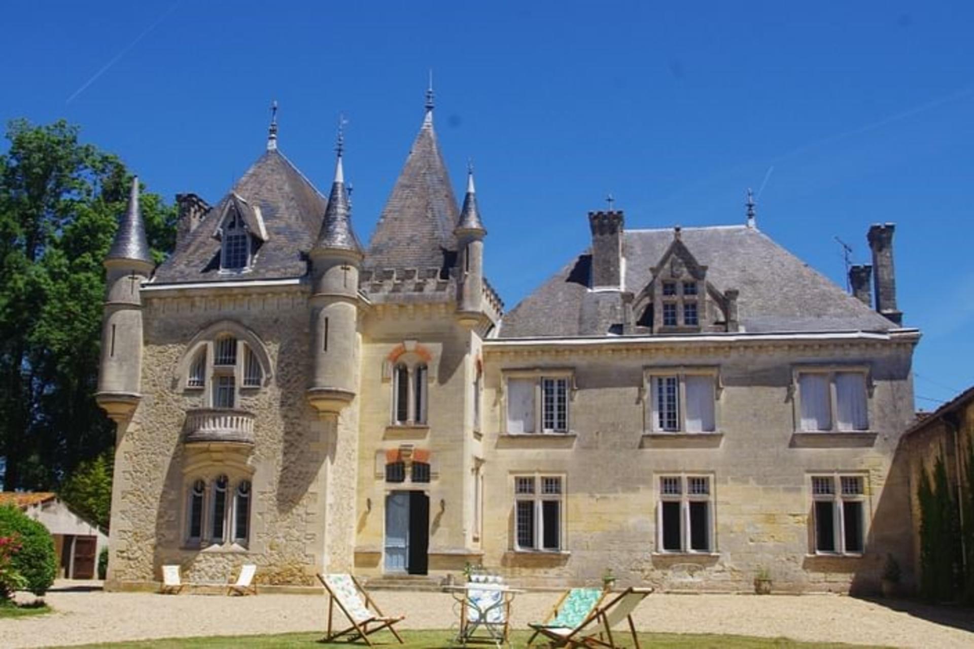 Saint Emilion Village and Wineries Tour with lunch from Bordeaux - Thumbnail 3