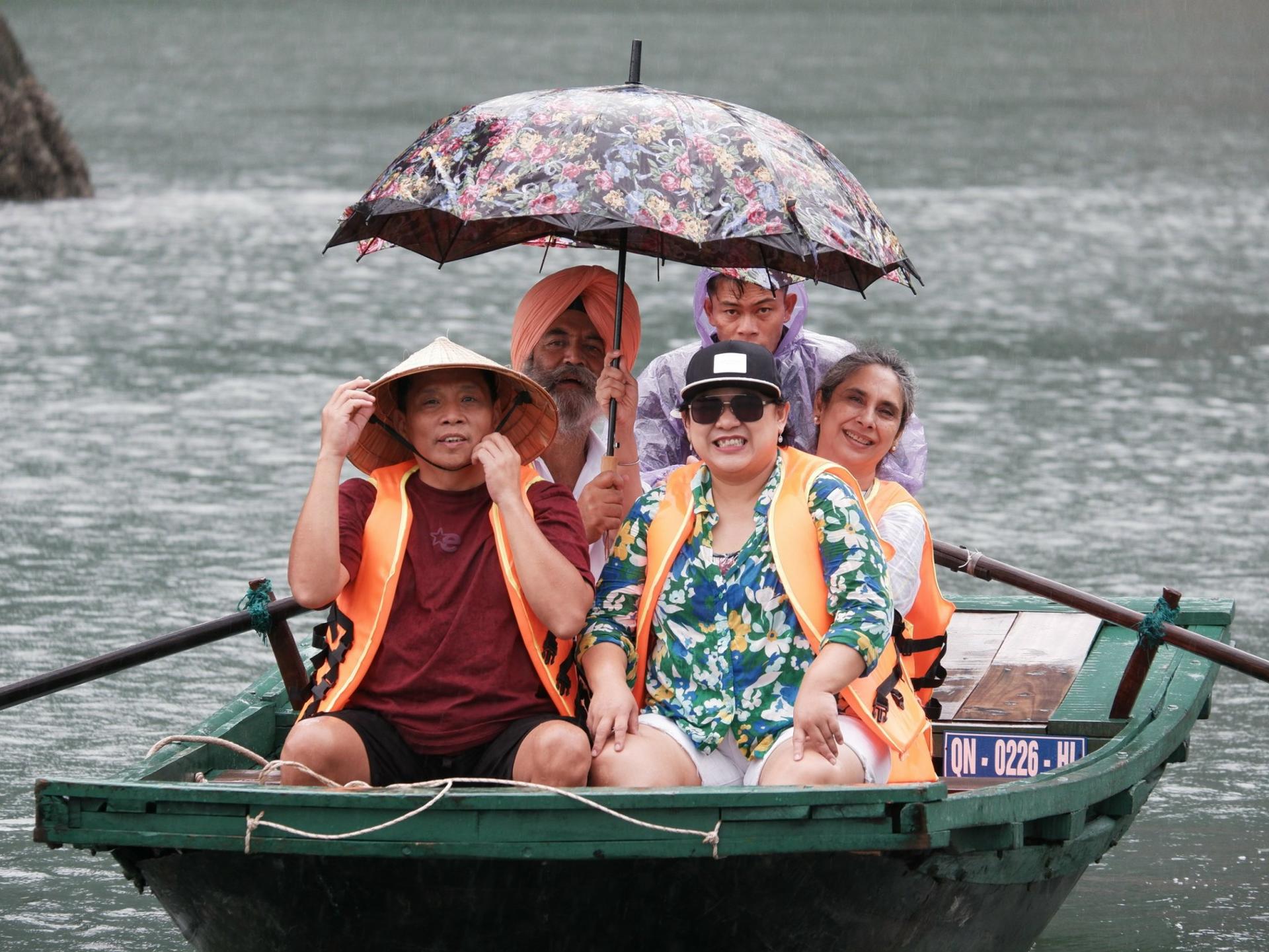 Dragonfly Day Cruise: Ha Long Bay, Thien Cung Cave Private Tour - Thumbnail 7